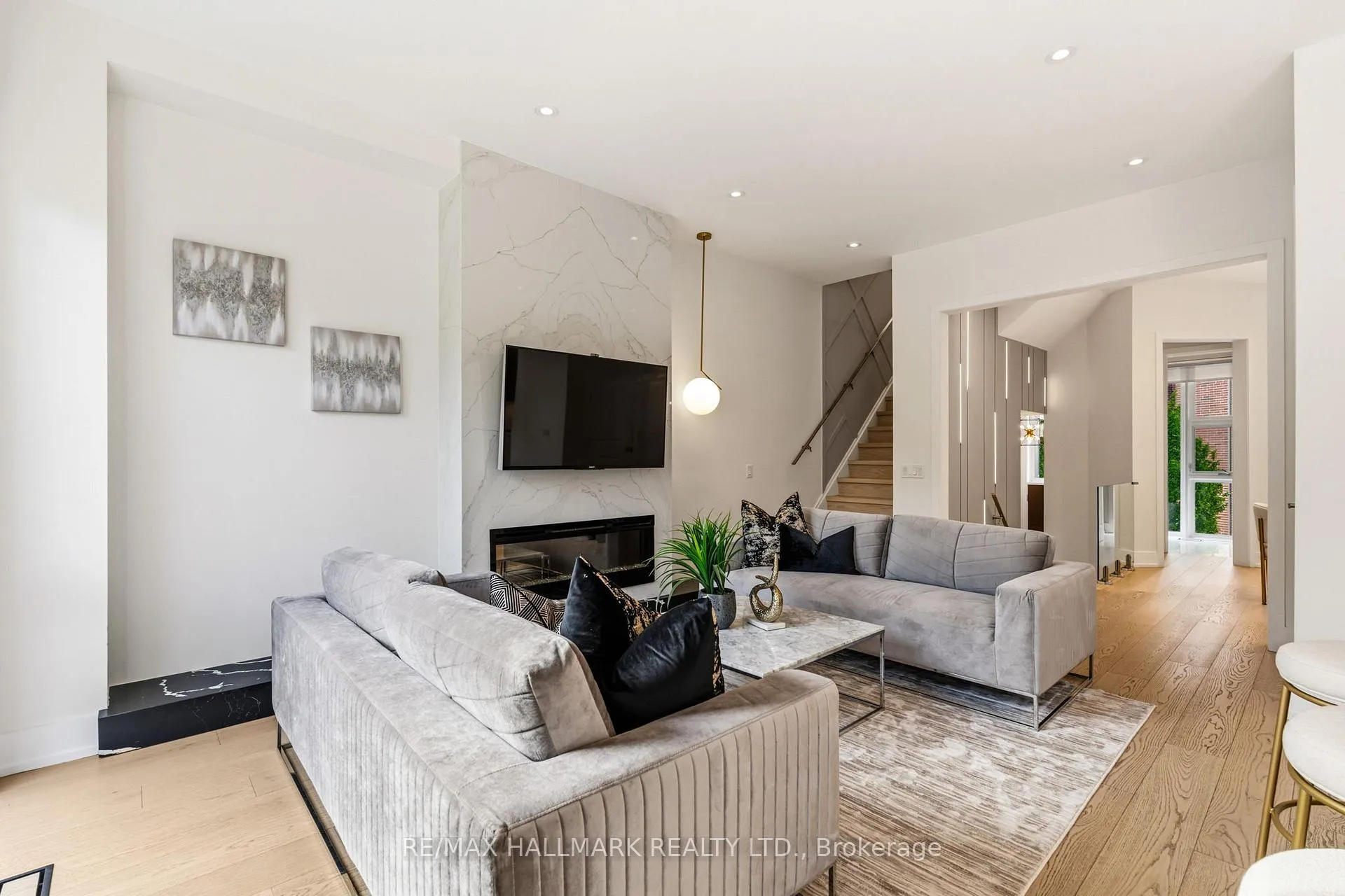 Photo 7 of 46 Crestridge Drive, Vaughan, Patterson — HOMEH