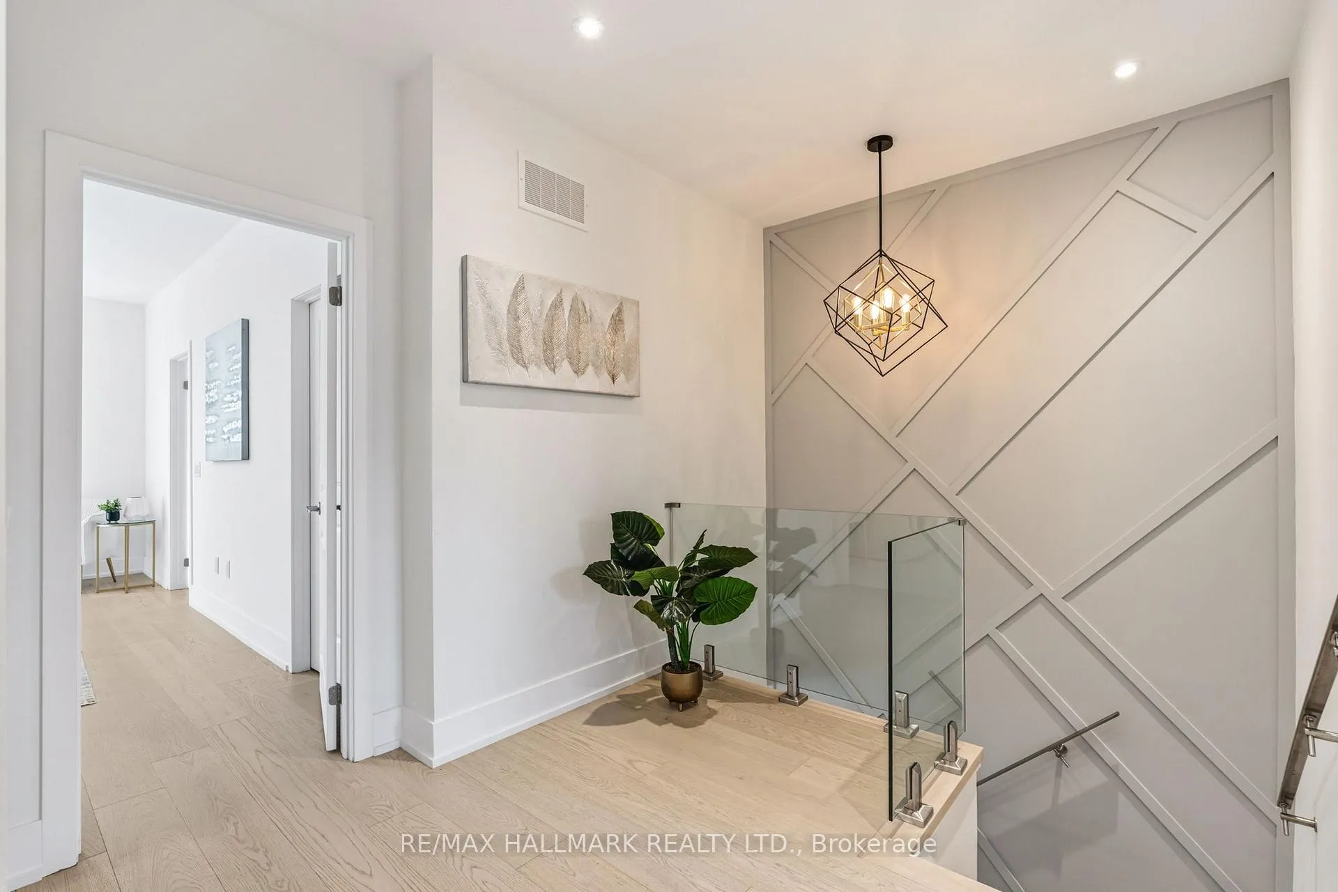 Photo 24 of 46 Crestridge Drive, Vaughan, Patterson — HOMEH