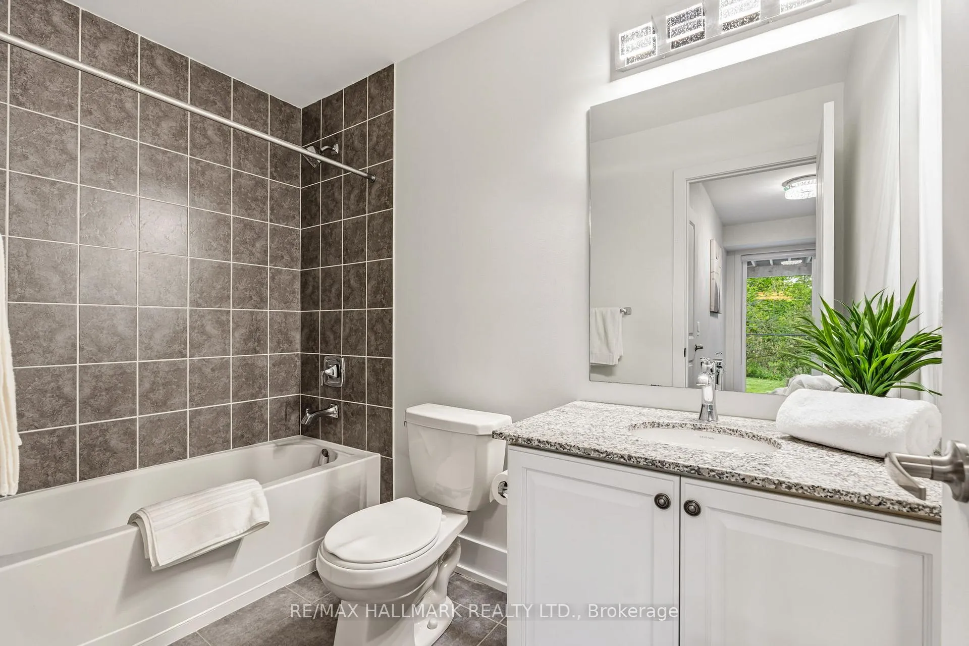 Photo 39 of 46 Crestridge Drive, Vaughan, Patterson — HOMEH