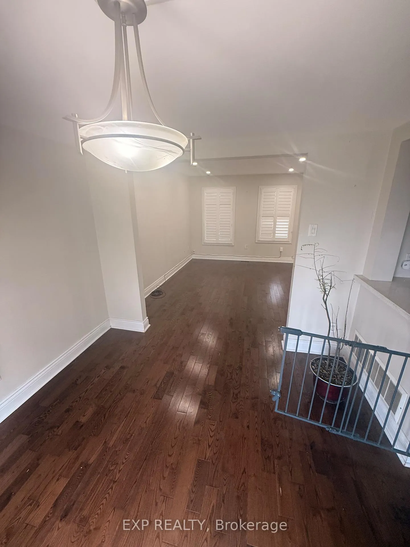 Photo 3 of 692 Sultana Square, Pickering, Amberlea — HOMEH