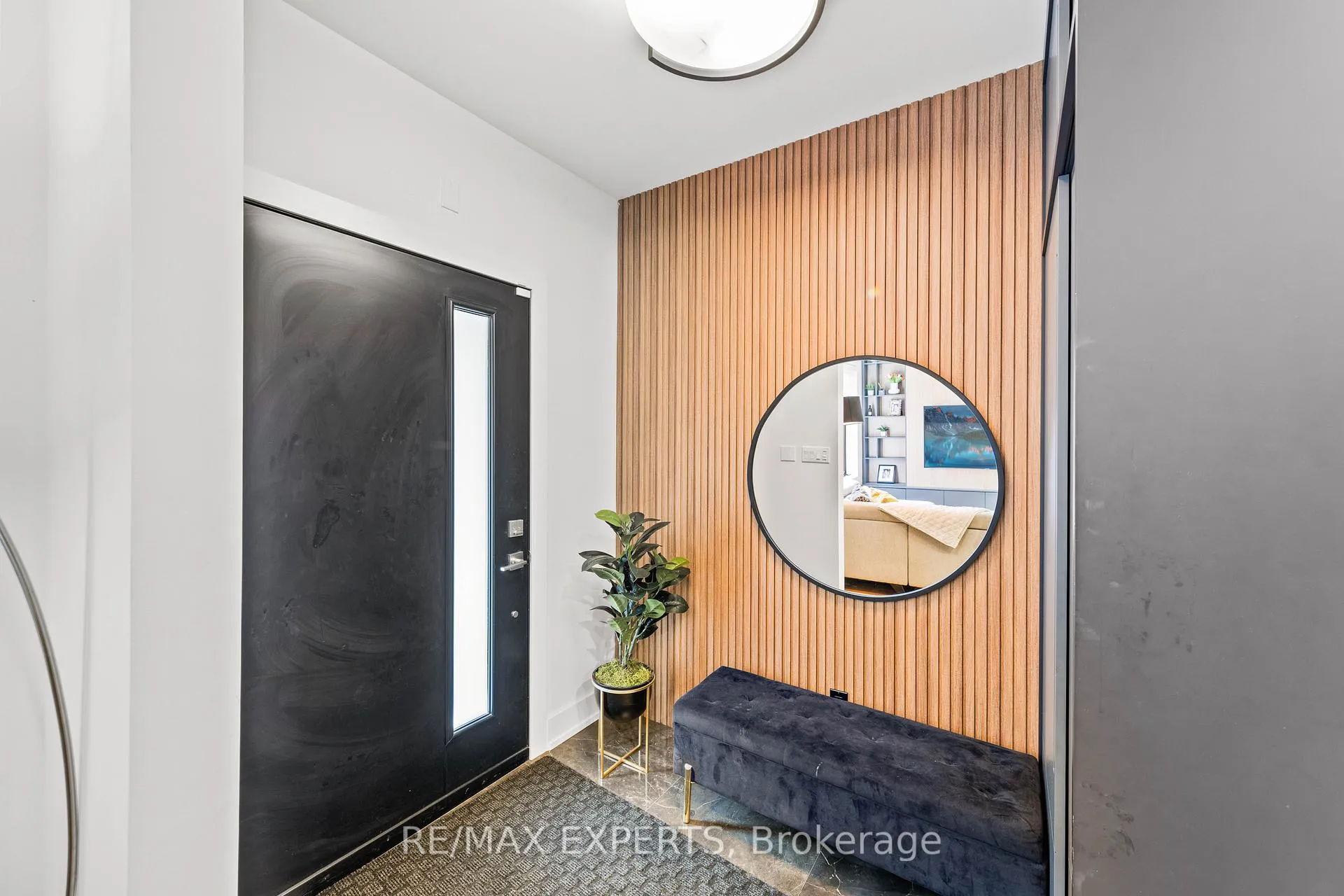 Photo 4 of 5 Harvard Avenue, Toronto, Roncesvalles — HOMEH