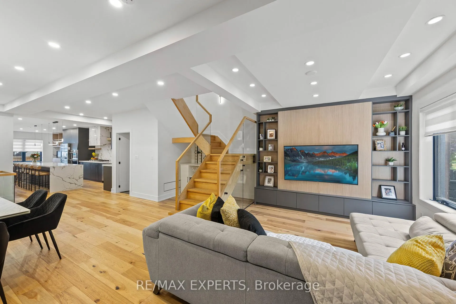 Photo 5 of 5 Harvard Avenue, Toronto, Roncesvalles — HOMEH