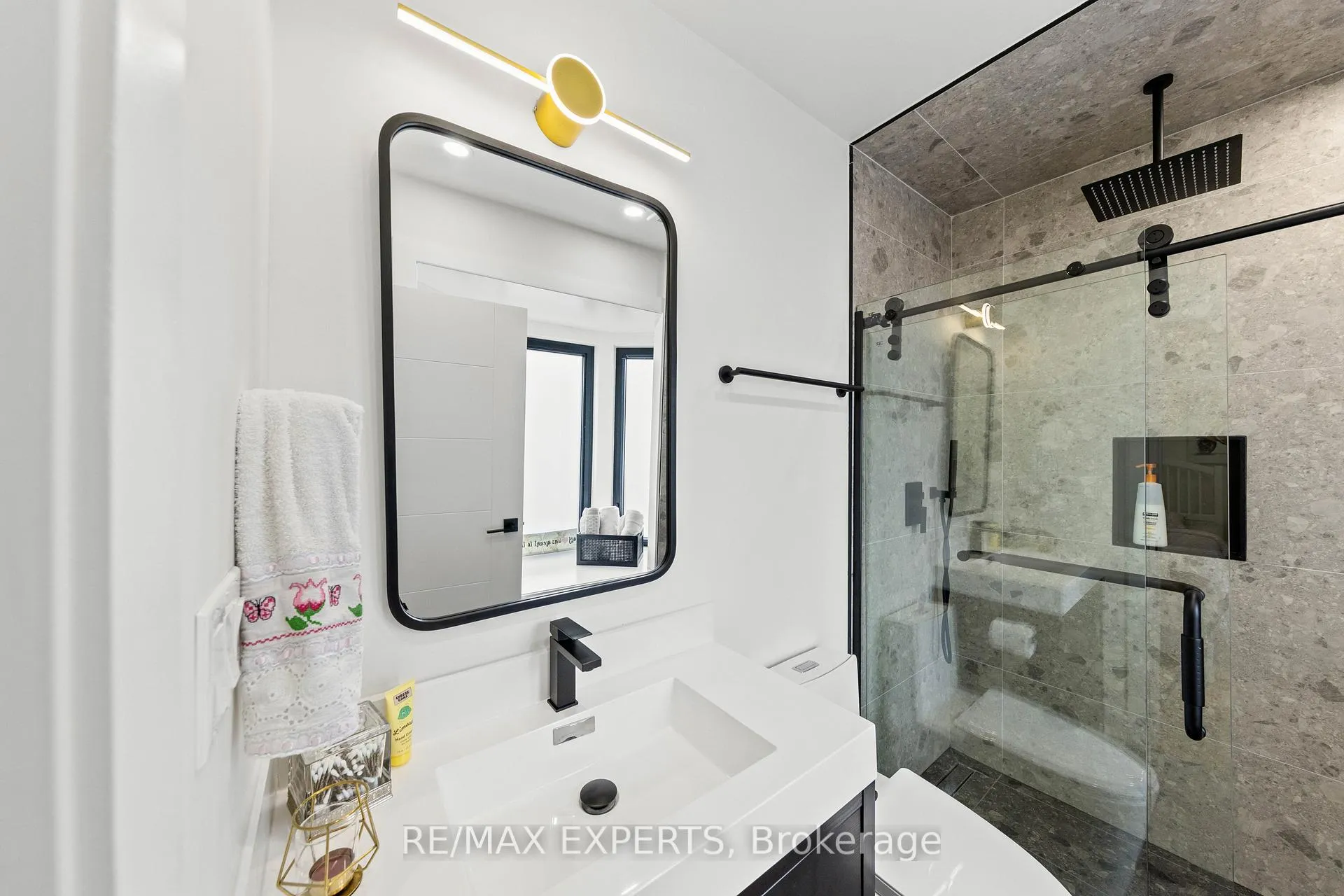Photo 27 of 5 Harvard Avenue, Toronto, Roncesvalles — HOMEH