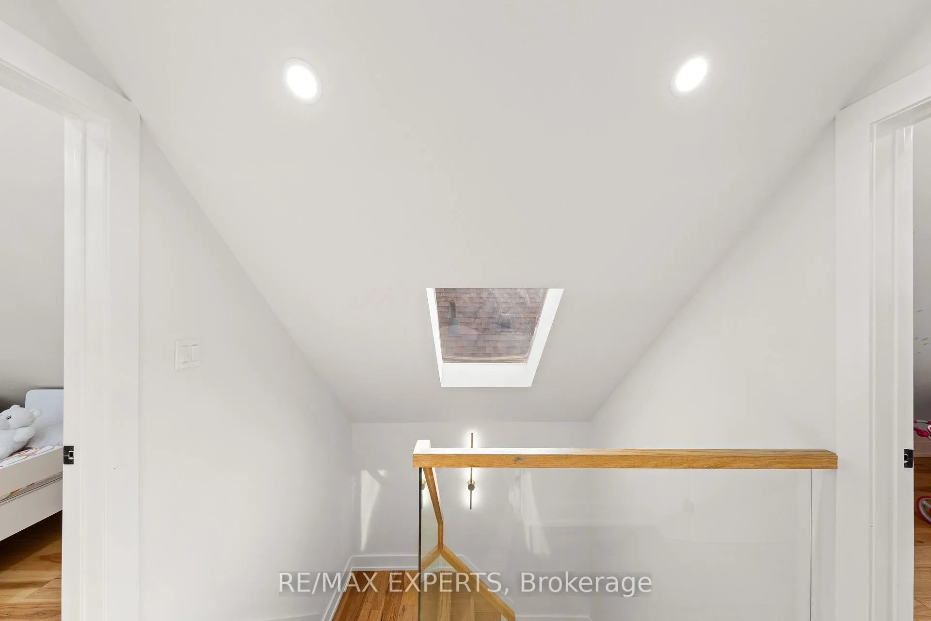 Photo 31 of 5 Harvard Avenue, Toronto, Roncesvalles — HOMEH