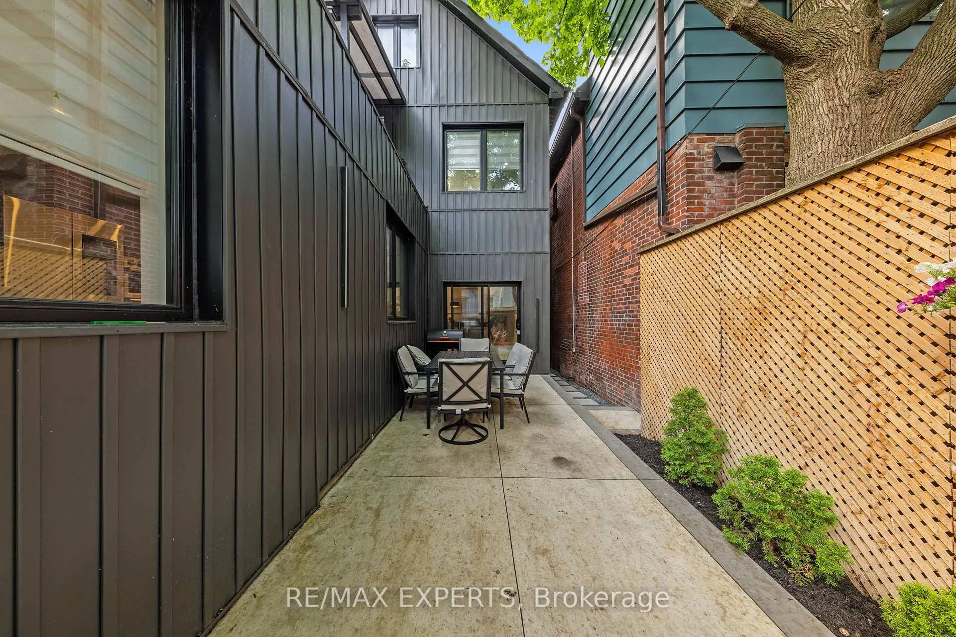 Photo 44 of 5 Harvard Avenue, Toronto, Roncesvalles — HOMEH
