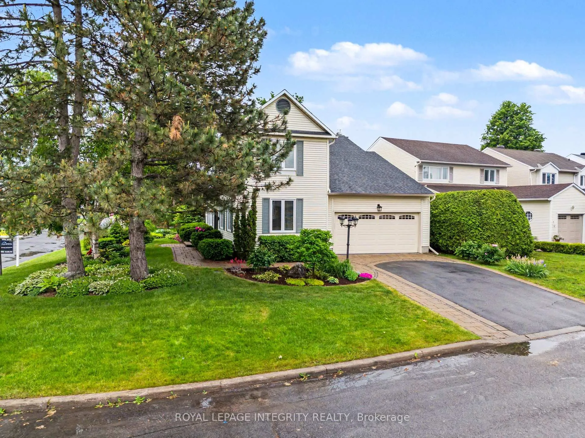 Photo 3 of 1642 Champneuf Drive, Ottawa, Chateauneuf — HOMEH