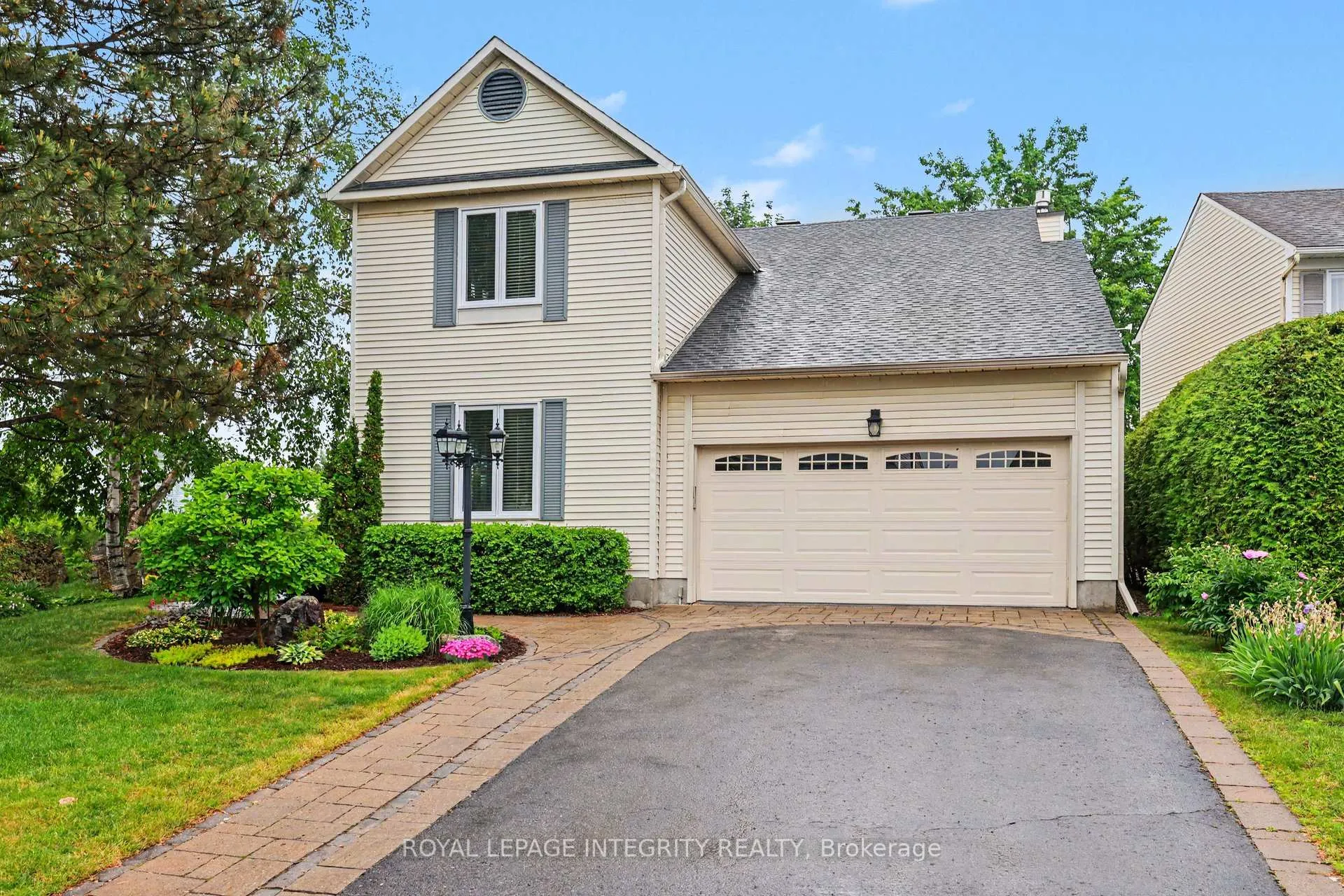 Photo 4 of 1642 Champneuf Drive, Ottawa, Chateauneuf — HOMEH