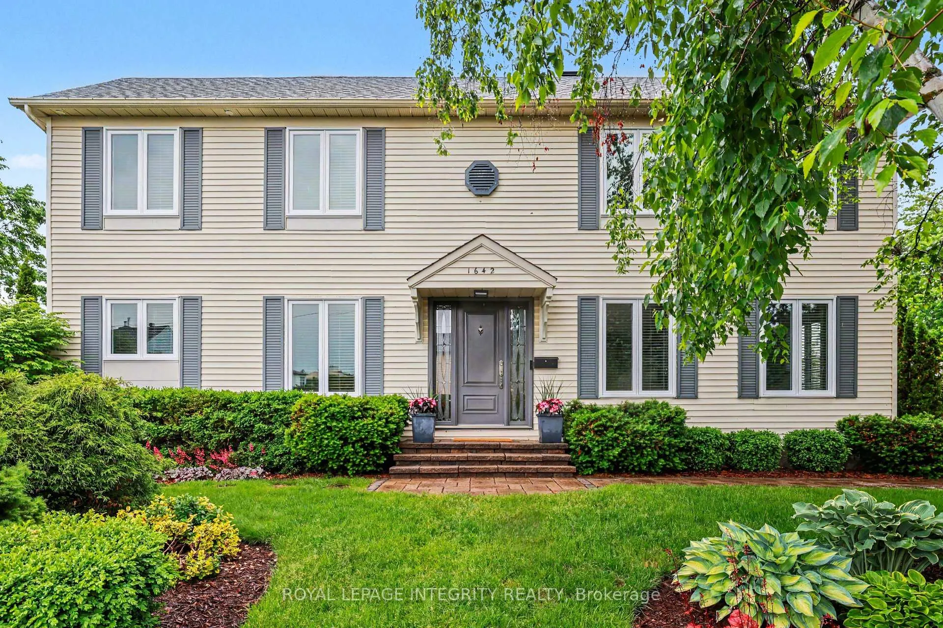 Photo 5 of 1642 Champneuf Drive, Ottawa, Chateauneuf — HOMEH