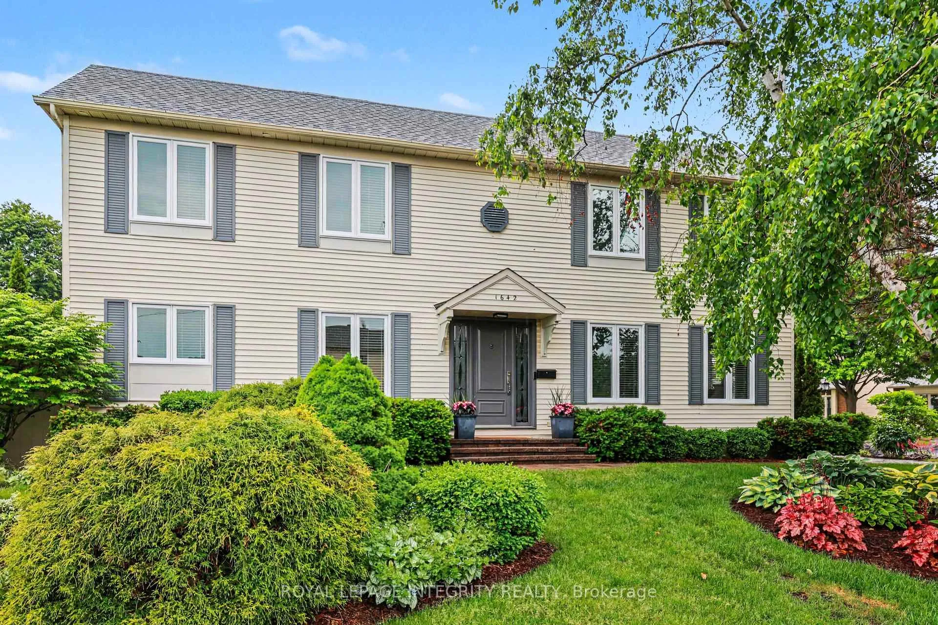 Photo 6 of 1642 Champneuf Drive, Ottawa, Chateauneuf — HOMEH