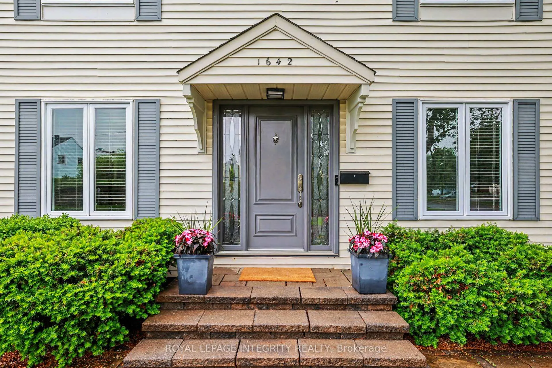 Photo 7 of 1642 Champneuf Drive, Ottawa, Chateauneuf — HOMEH