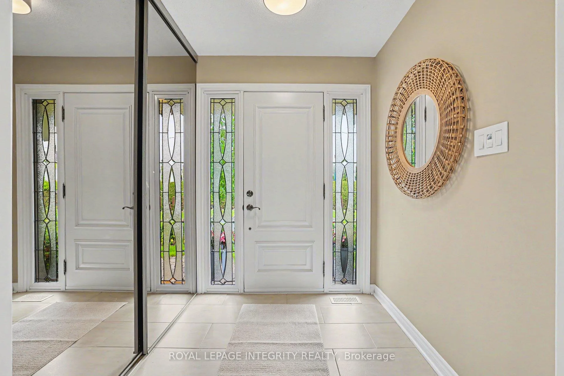 Photo 8 of 1642 Champneuf Drive, Ottawa, Chateauneuf — HOMEH