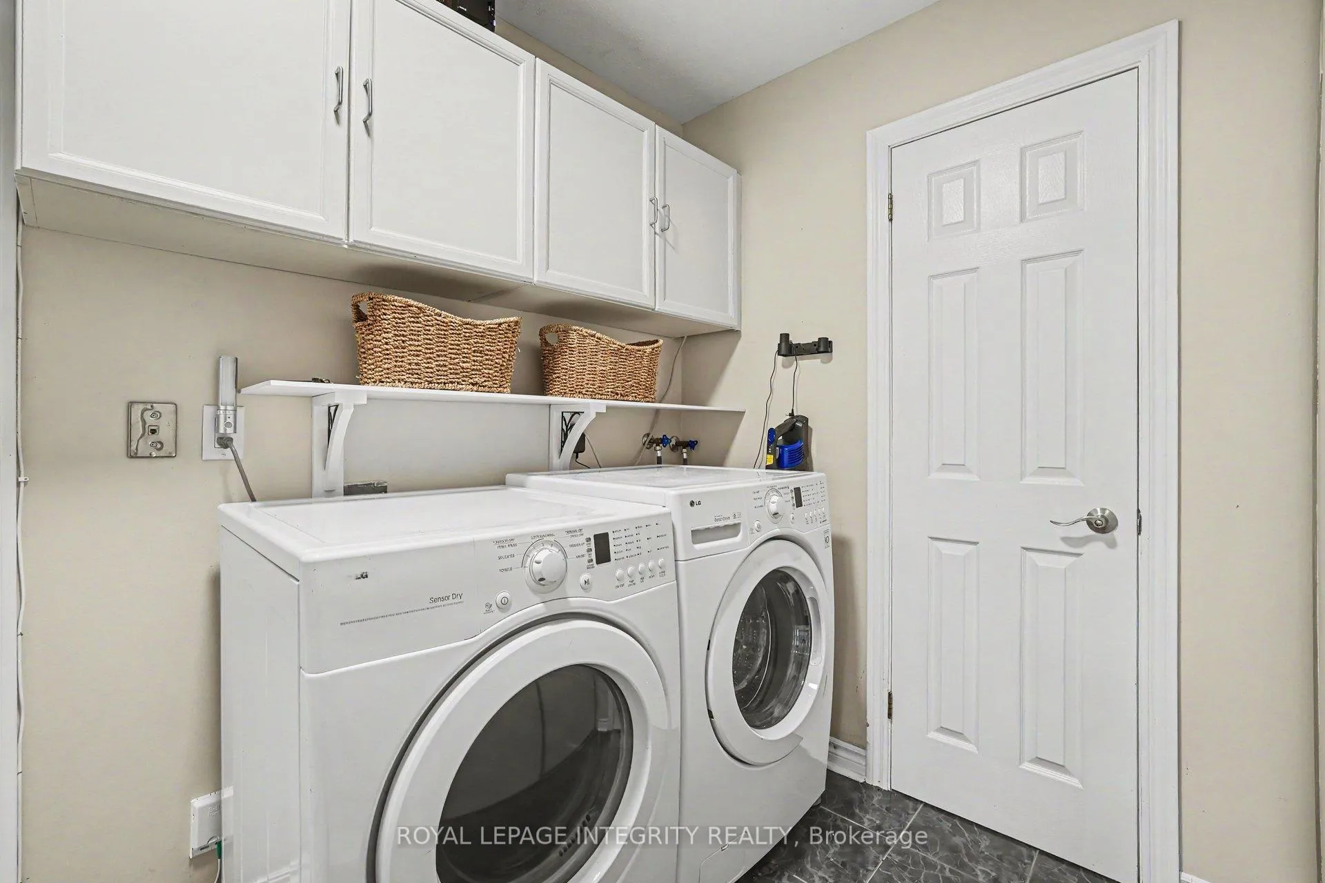Photo 15 of 1642 Champneuf Drive, Ottawa, Chateauneuf — HOMEH