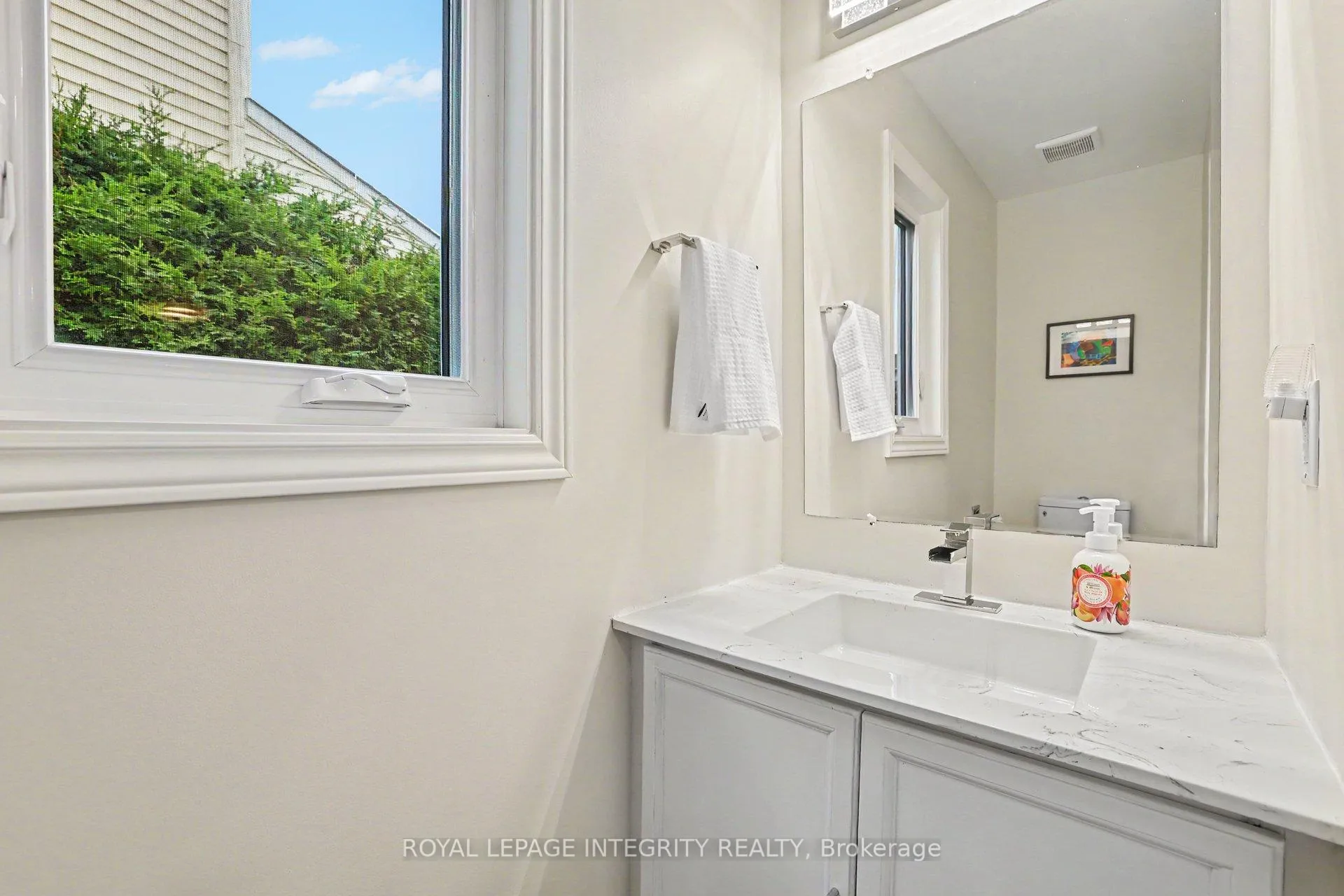 Photo 16 of 1642 Champneuf Drive, Ottawa, Chateauneuf — HOMEH