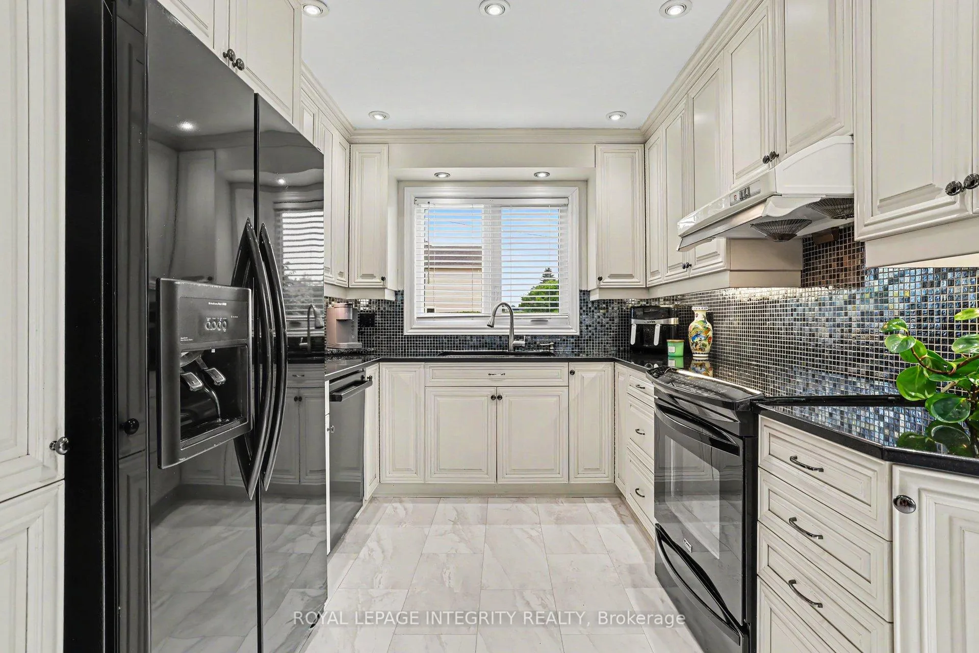 Photo 17 of 1642 Champneuf Drive, Ottawa, Chateauneuf — HOMEH