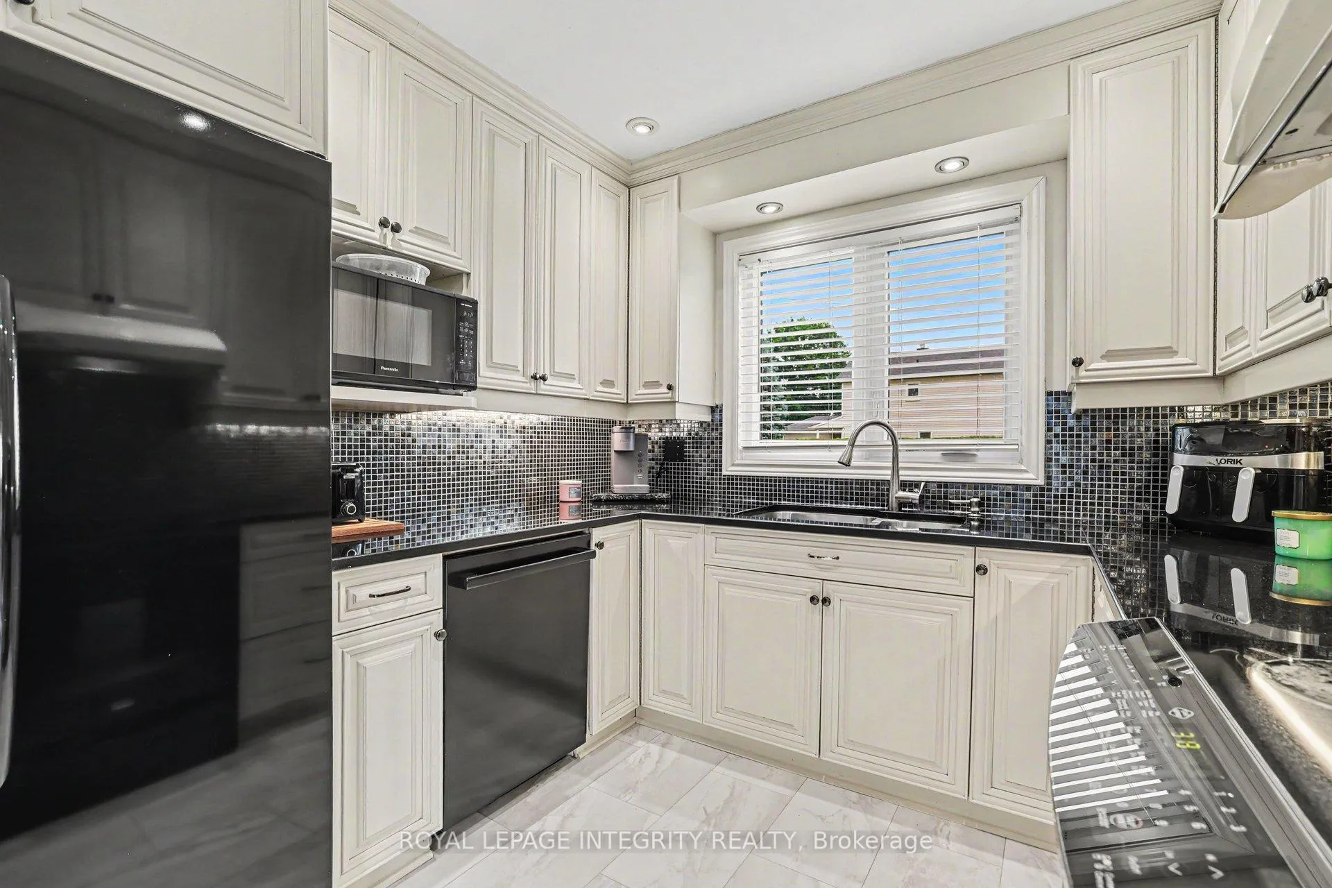 Photo 18 of 1642 Champneuf Drive, Ottawa, Chateauneuf — HOMEH
