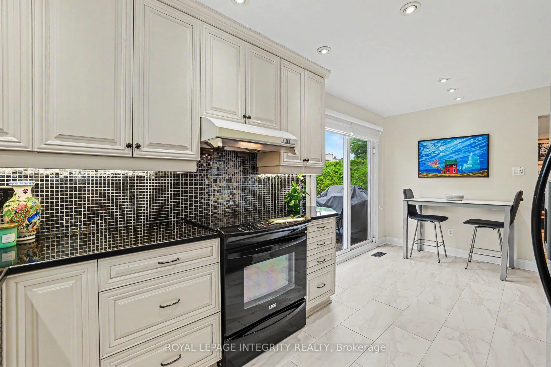 Photo 20 of 1642 Champneuf Drive, Ottawa, Chateauneuf — HOMEH