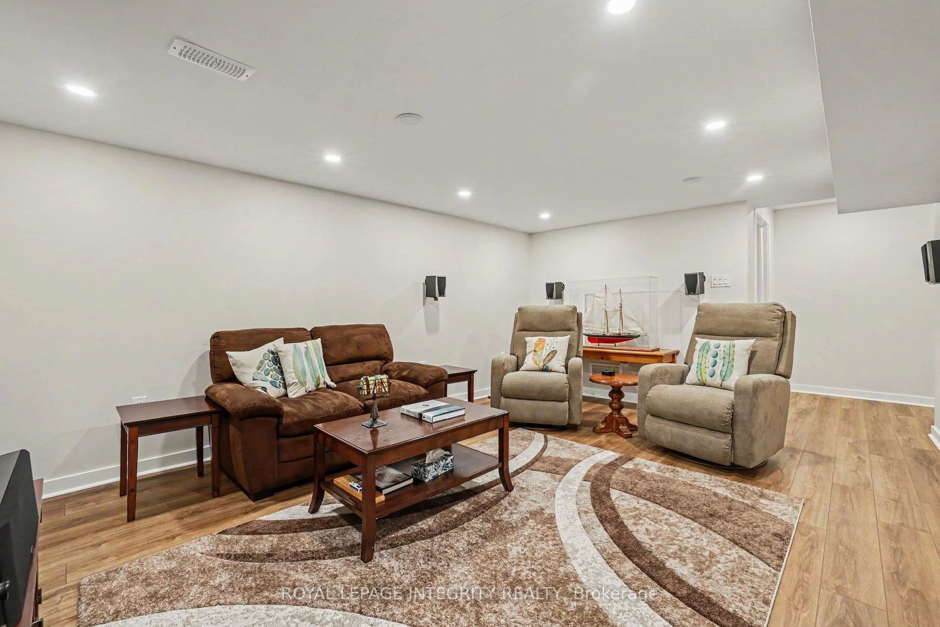 Photo 36 of 1642 Champneuf Drive, Ottawa, Chateauneuf — HOMEH