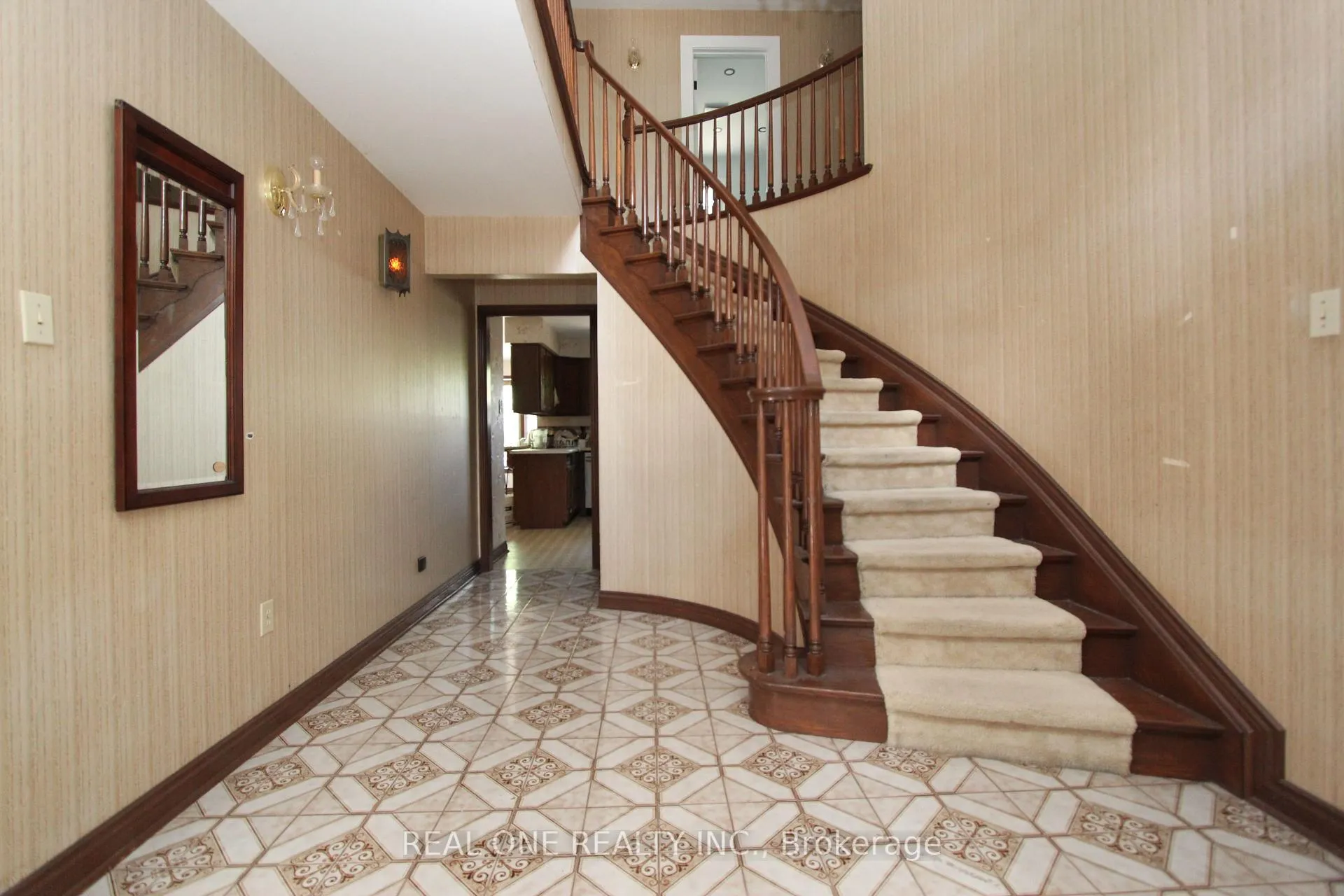 Photo 4 of 53 Hillview Boulevard, London, North A — HOMEH