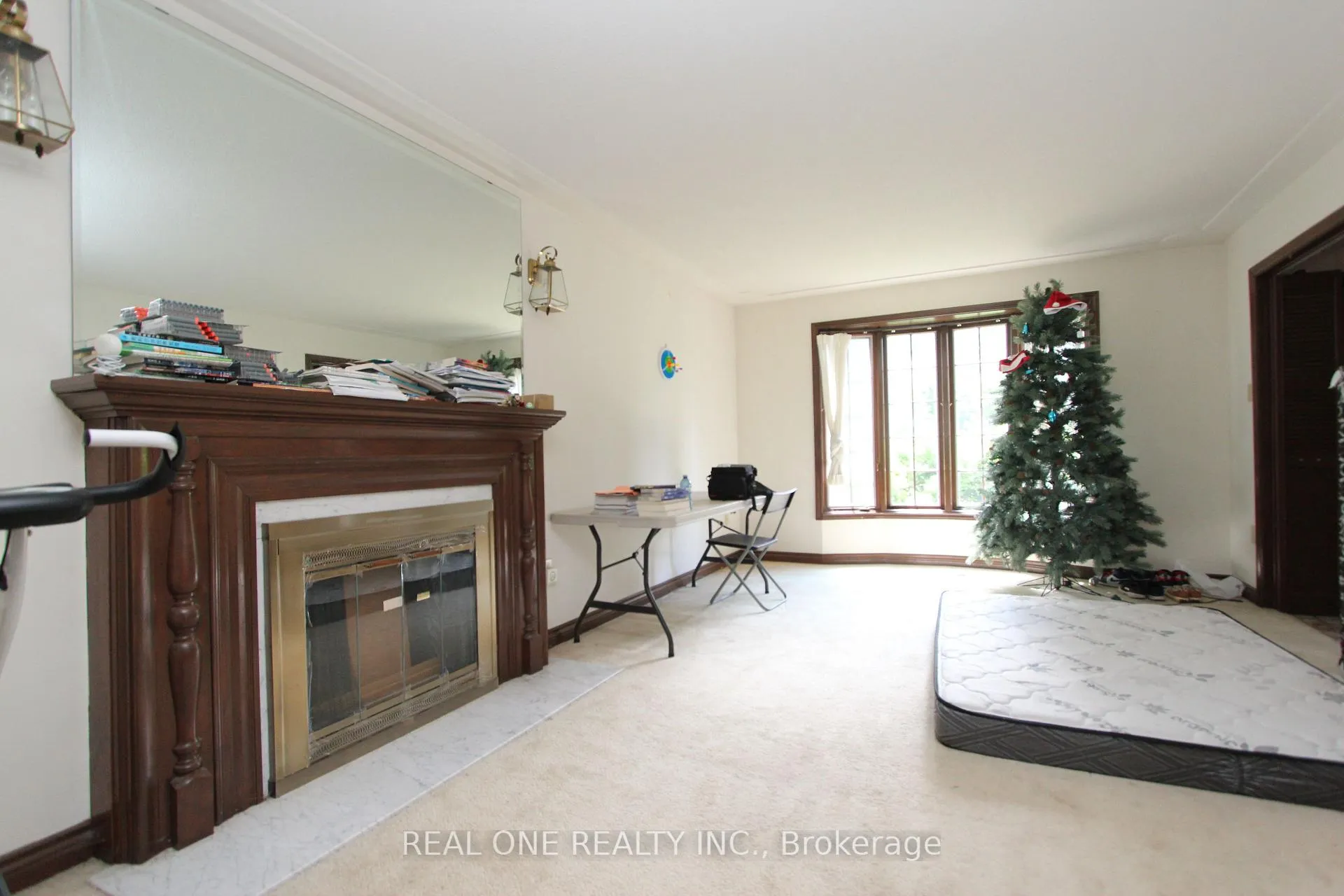 Photo 5 of 53 Hillview Boulevard, London, North A — HOMEH