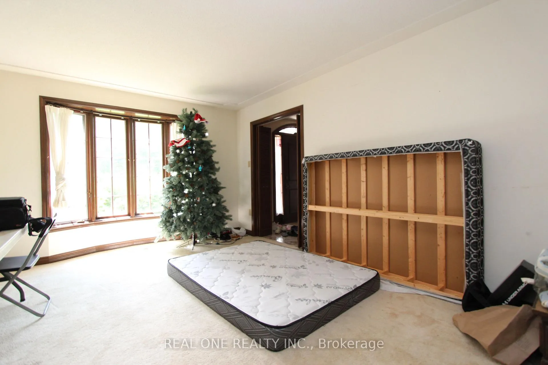 Photo 7 of 53 Hillview Boulevard, London, North A — HOMEH
