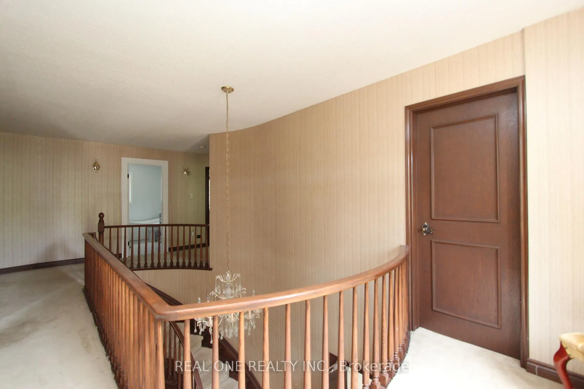 Photo 12 of 53 Hillview Boulevard, London, North A — HOMEH