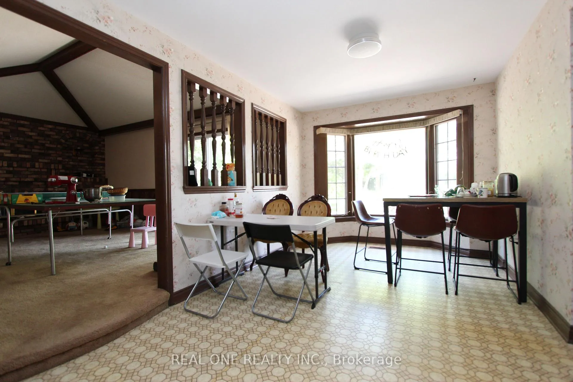 Photo 14 of 53 Hillview Boulevard, London, North A — HOMEH