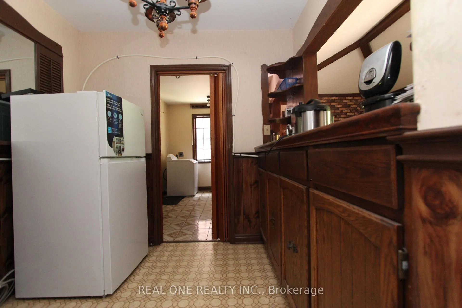 Photo 15 of 53 Hillview Boulevard, London, North A — HOMEH