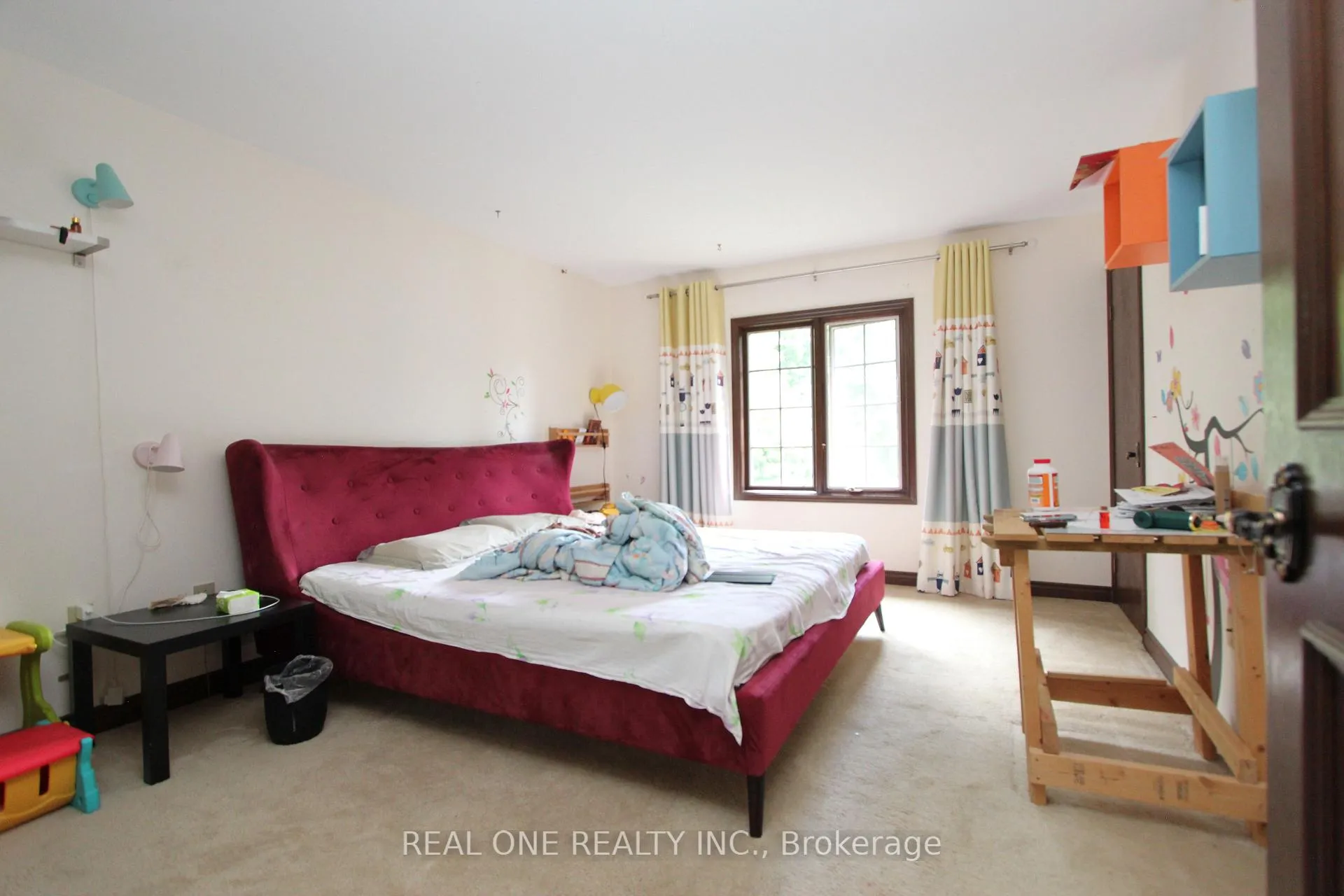 Photo 17 of 53 Hillview Boulevard, London, North A — HOMEH