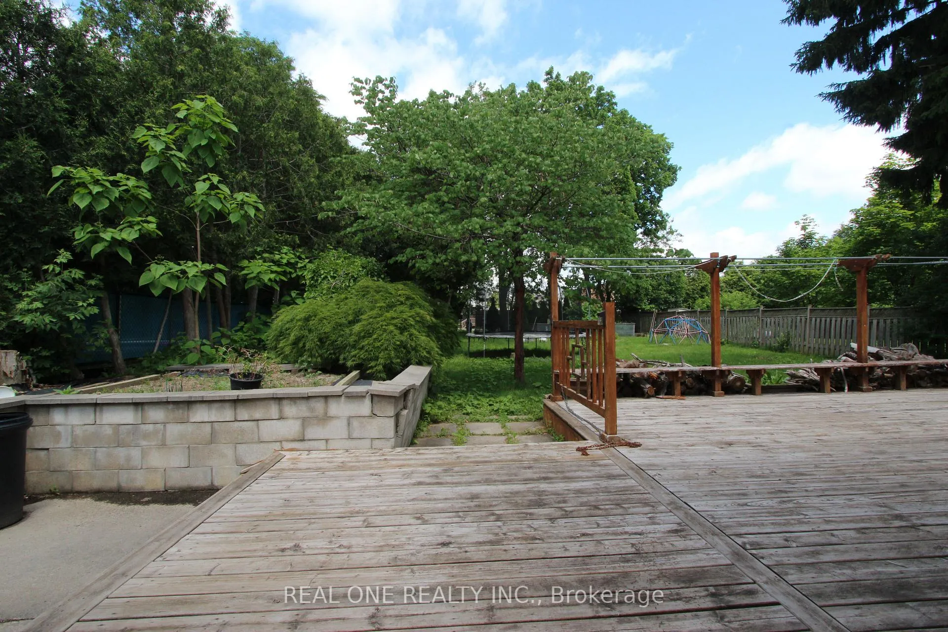 Photo 22 of 53 Hillview Boulevard, London, North A — HOMEH