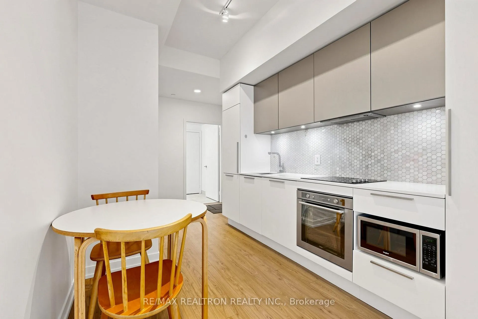 Photo 13 of Unit 521, 85 Wood Street, Toronto, Church-Yonge Corridor — HOMEH