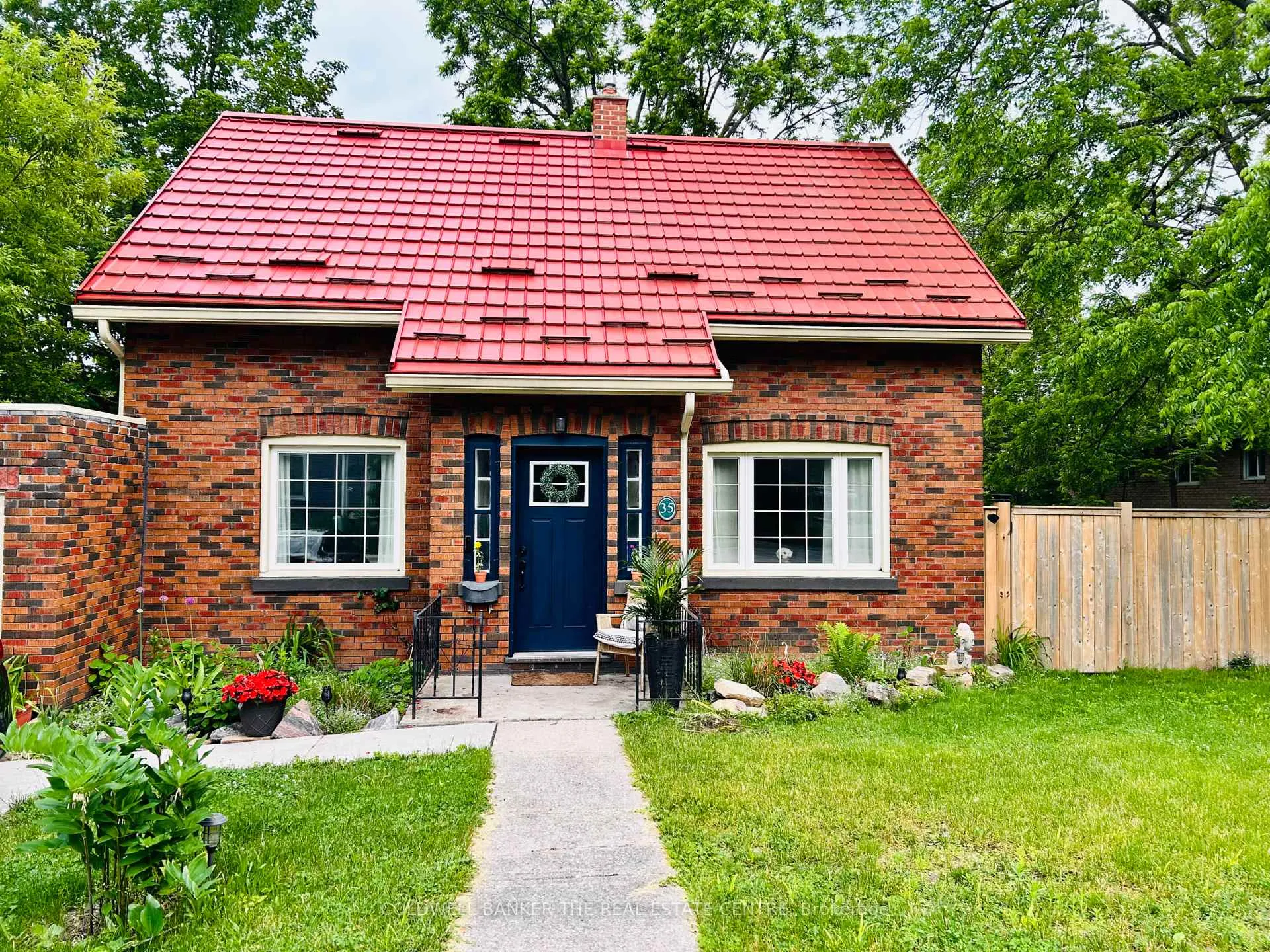 Photo 19 of 35 Grove Street E, Barrie, Wellington — HOMEH