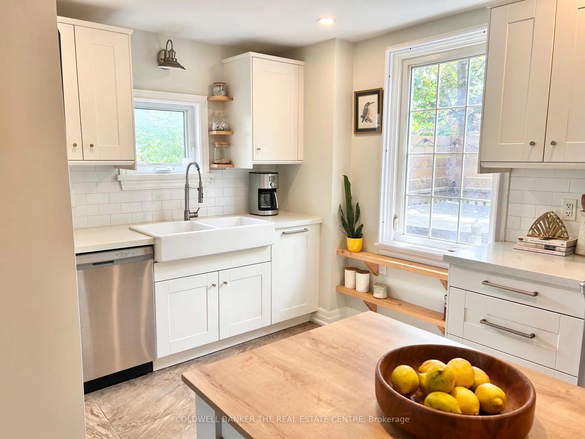 Photo 4 of 35 Grove Street E, Barrie, Wellington — HOMEH