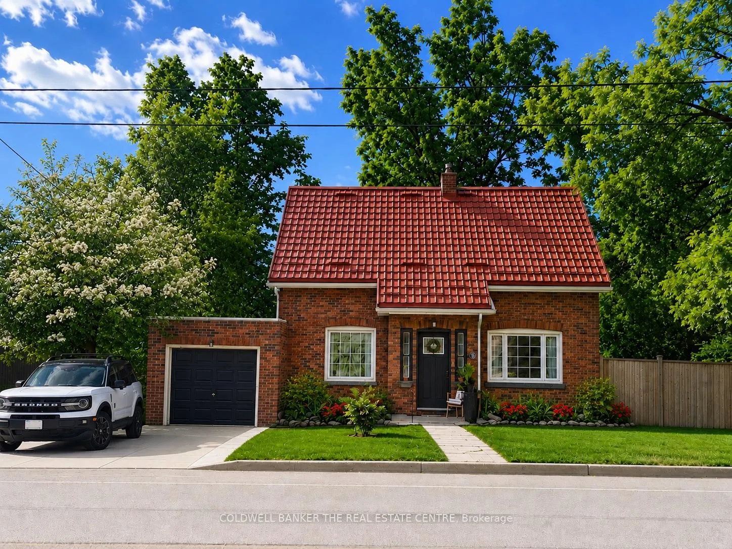 Photo 1 of 35 Grove Street E, Barrie, Wellington — HOMEH