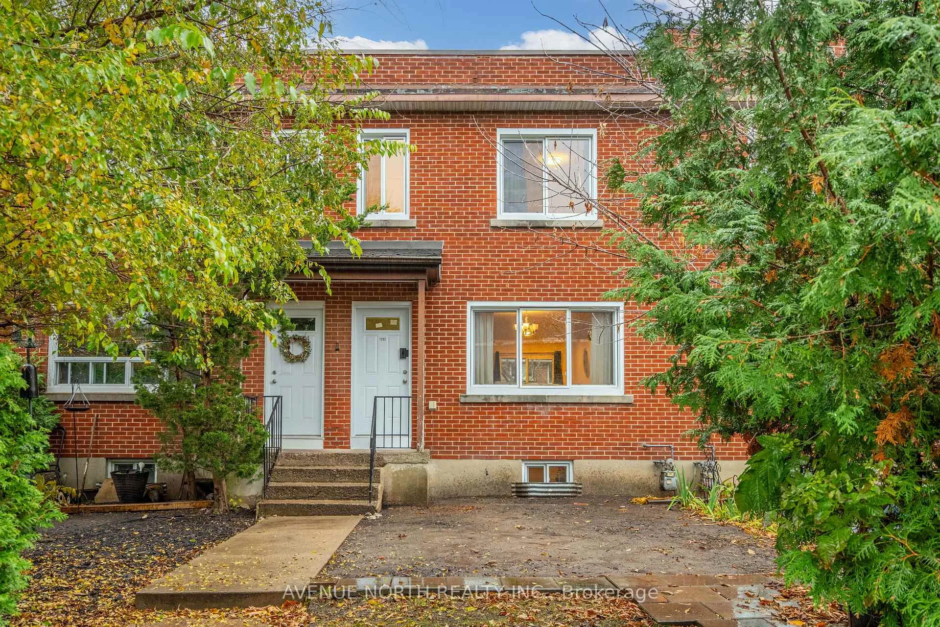 Photo 2 of 1202 Summerville Avenue, Ottawa, Carlington — HOMEH