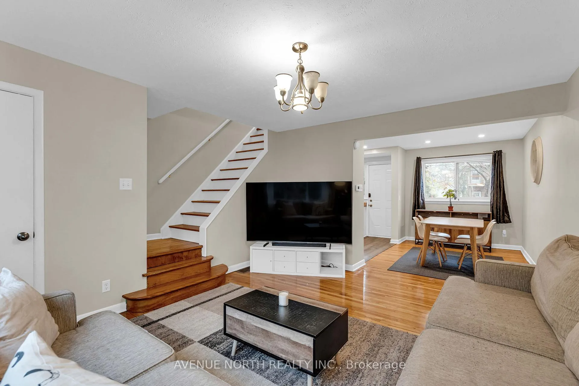Photo 3 of 1202 Summerville Avenue, Ottawa, Carlington — HOMEH