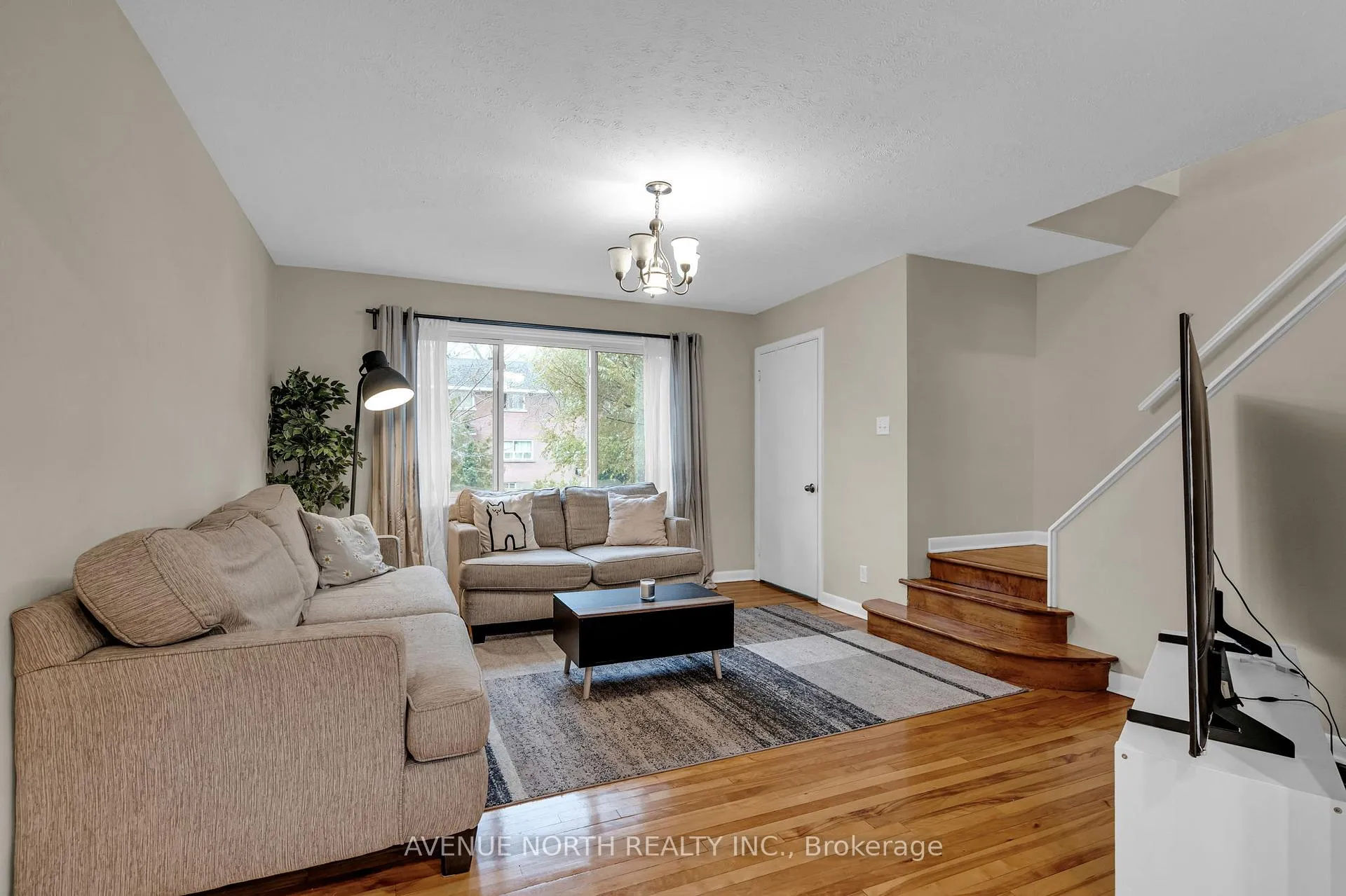 Photo 5 of 1202 Summerville Avenue, Ottawa, Carlington — HOMEH