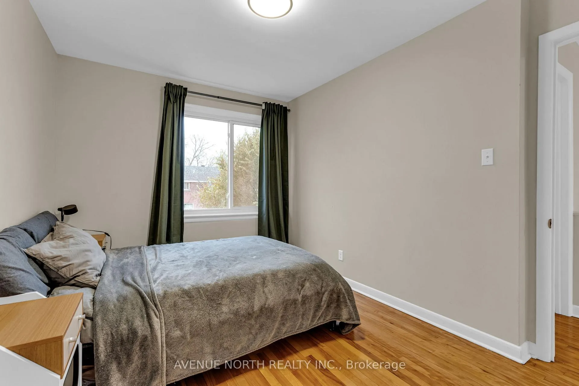 Photo 14 of 1202 Summerville Avenue, Ottawa, Carlington — HOMEH