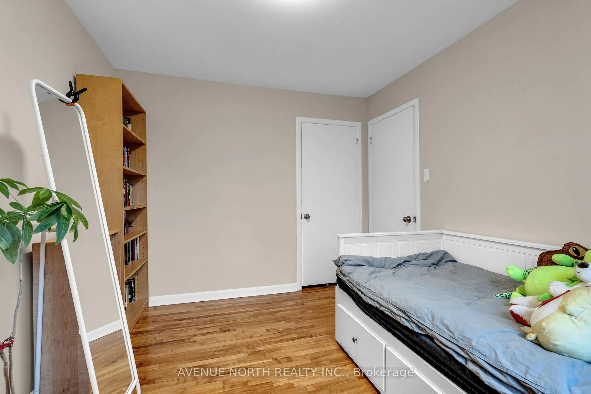 Photo 17 of 1202 Summerville Avenue, Ottawa, Carlington — HOMEH