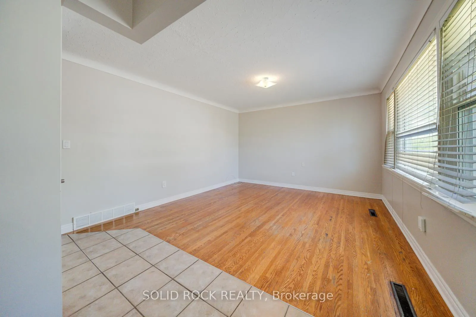 Photo 5 of 84 Jacobson Avenue, St. Catharines, Glendale/Glenridge — HOMEH