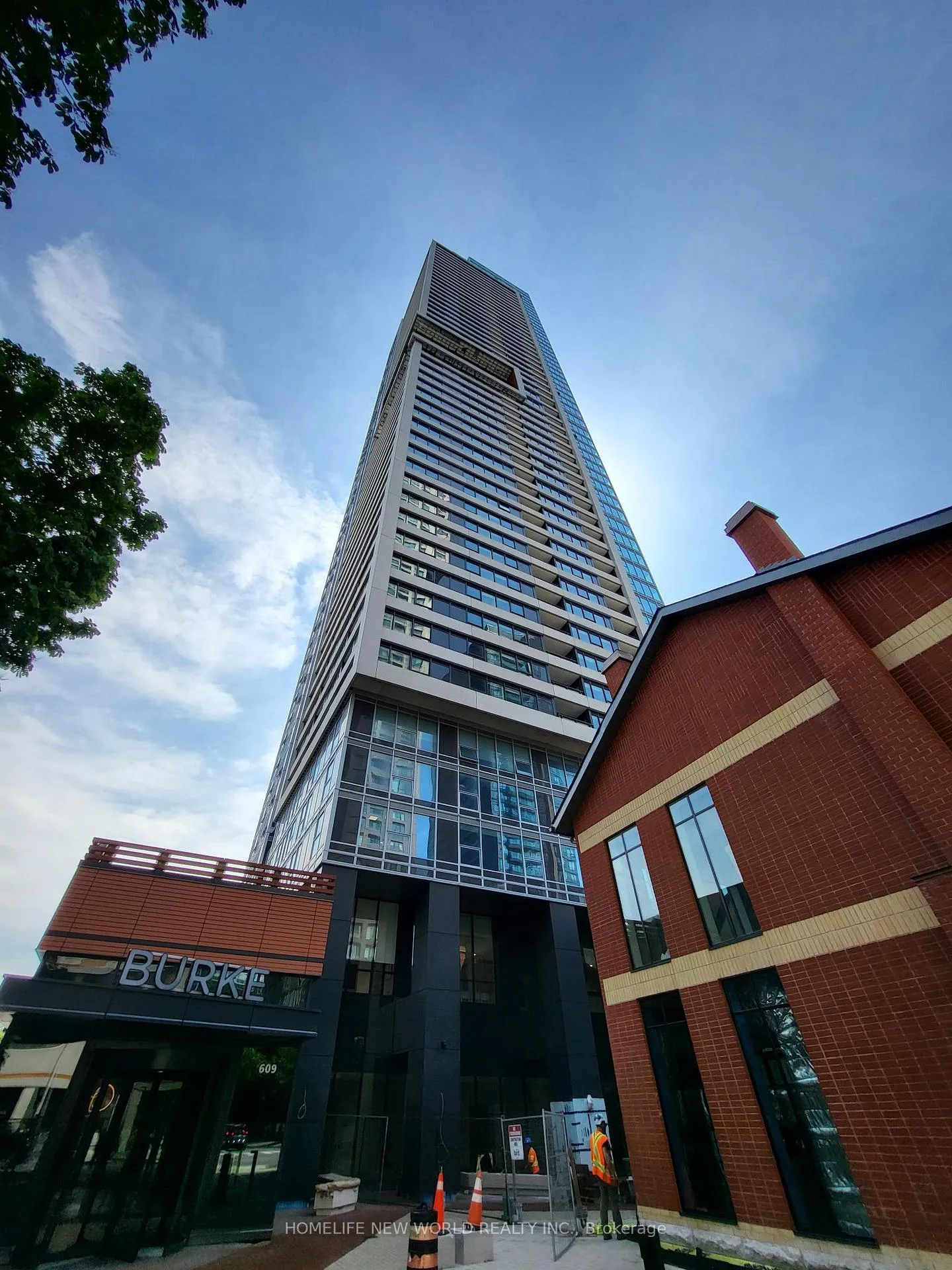 Front of Unit 901, 609 Sherbourne Street