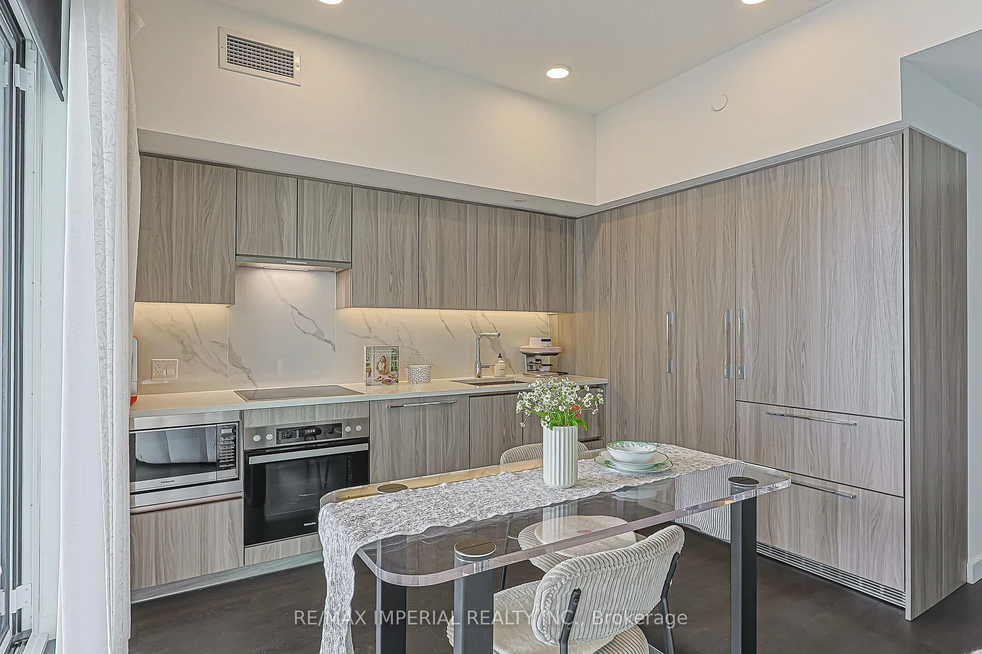 Photo 1 of Unit 3510, 1 Concord cityplace Way, Toronto, Waterfront Communities — HOMEH