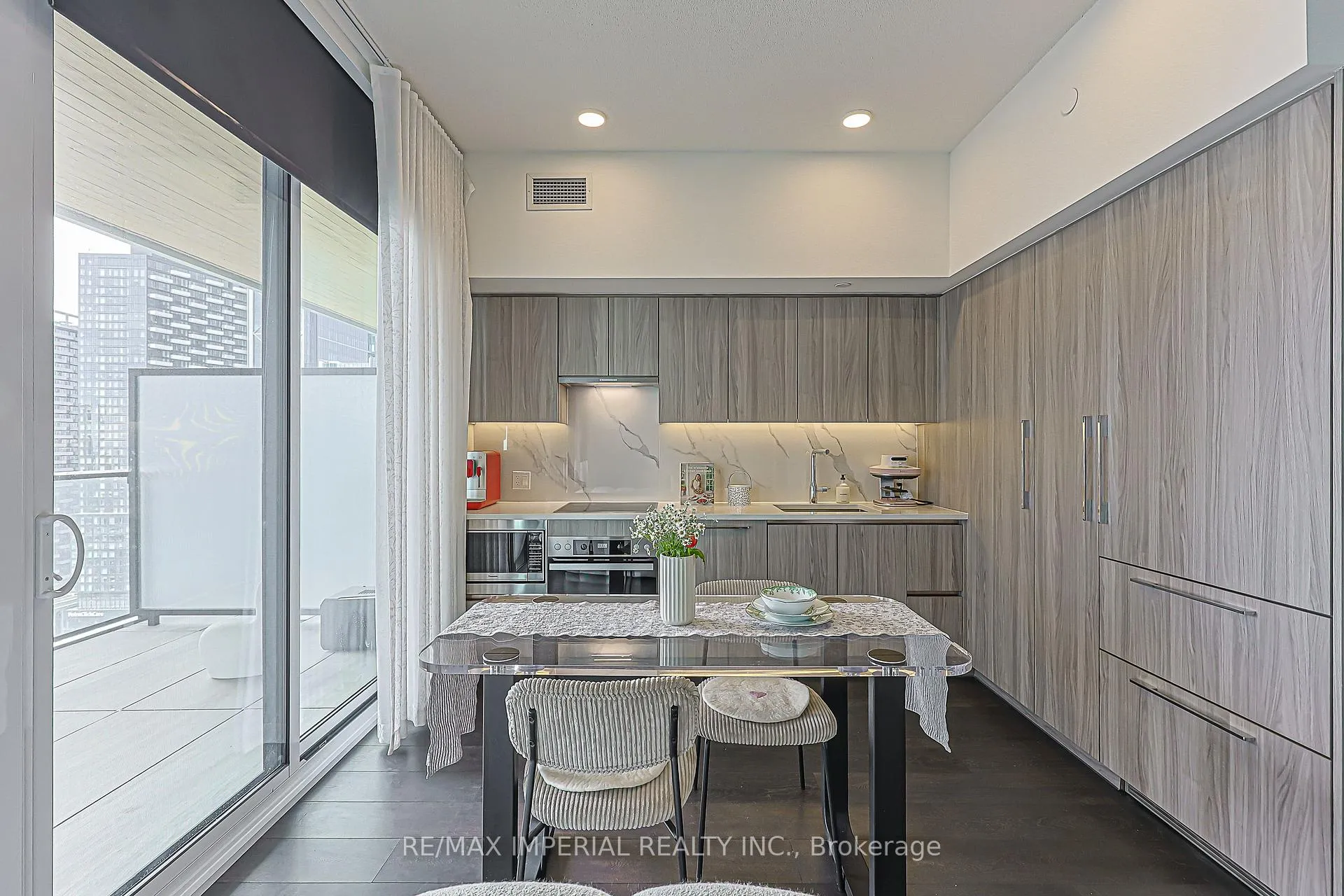 Photo 2 of Unit 3510, 1 Concord cityplace Way, Toronto, Waterfront Communities — HOMEH