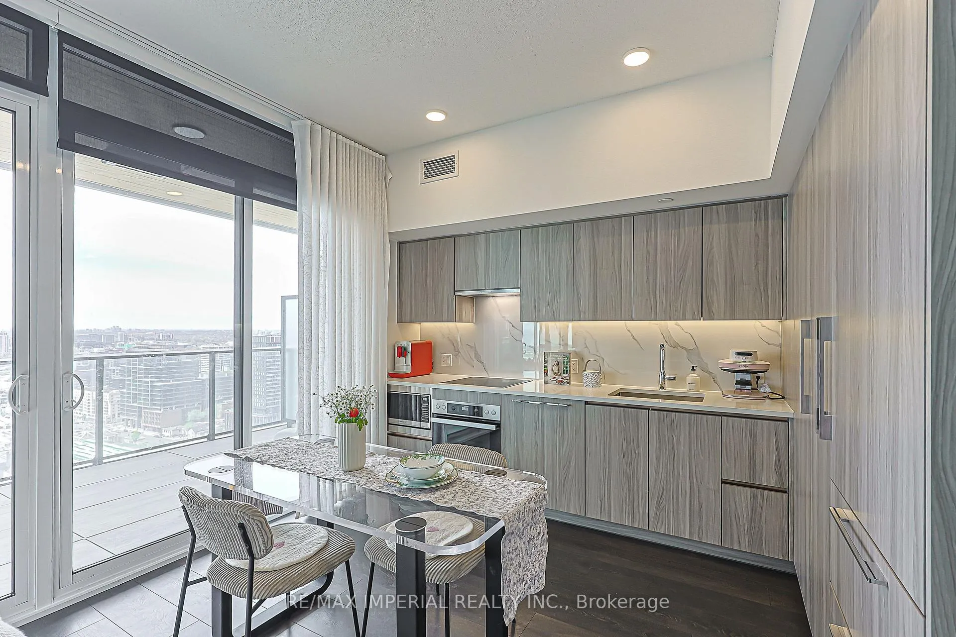 Photo 3 of Unit 3510, 1 Concord cityplace Way, Toronto, Waterfront Communities — HOMEH