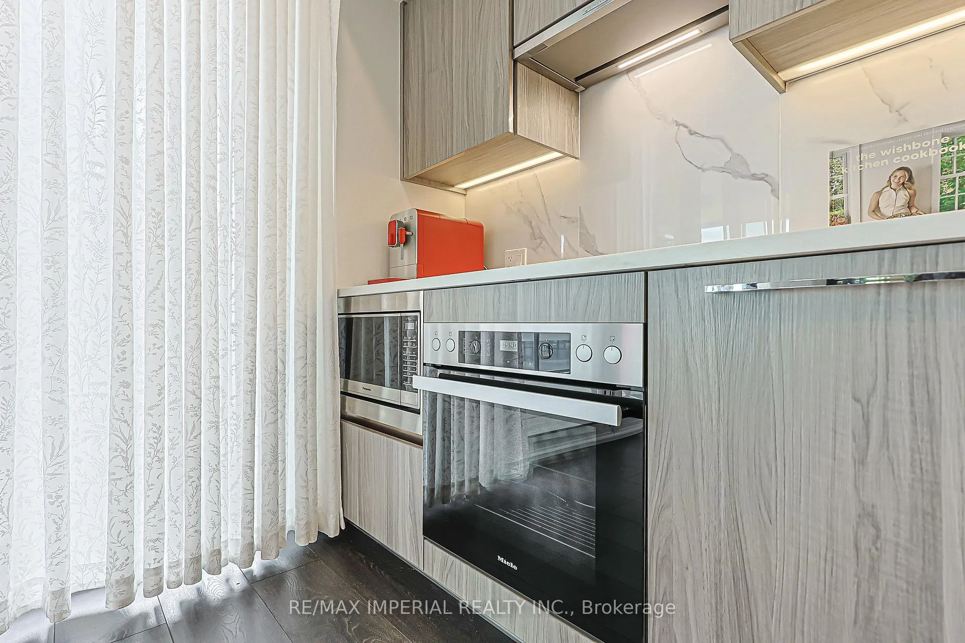 Photo 7 of Unit 3510, 1 Concord cityplace Way, Toronto, Waterfront Communities — HOMEH