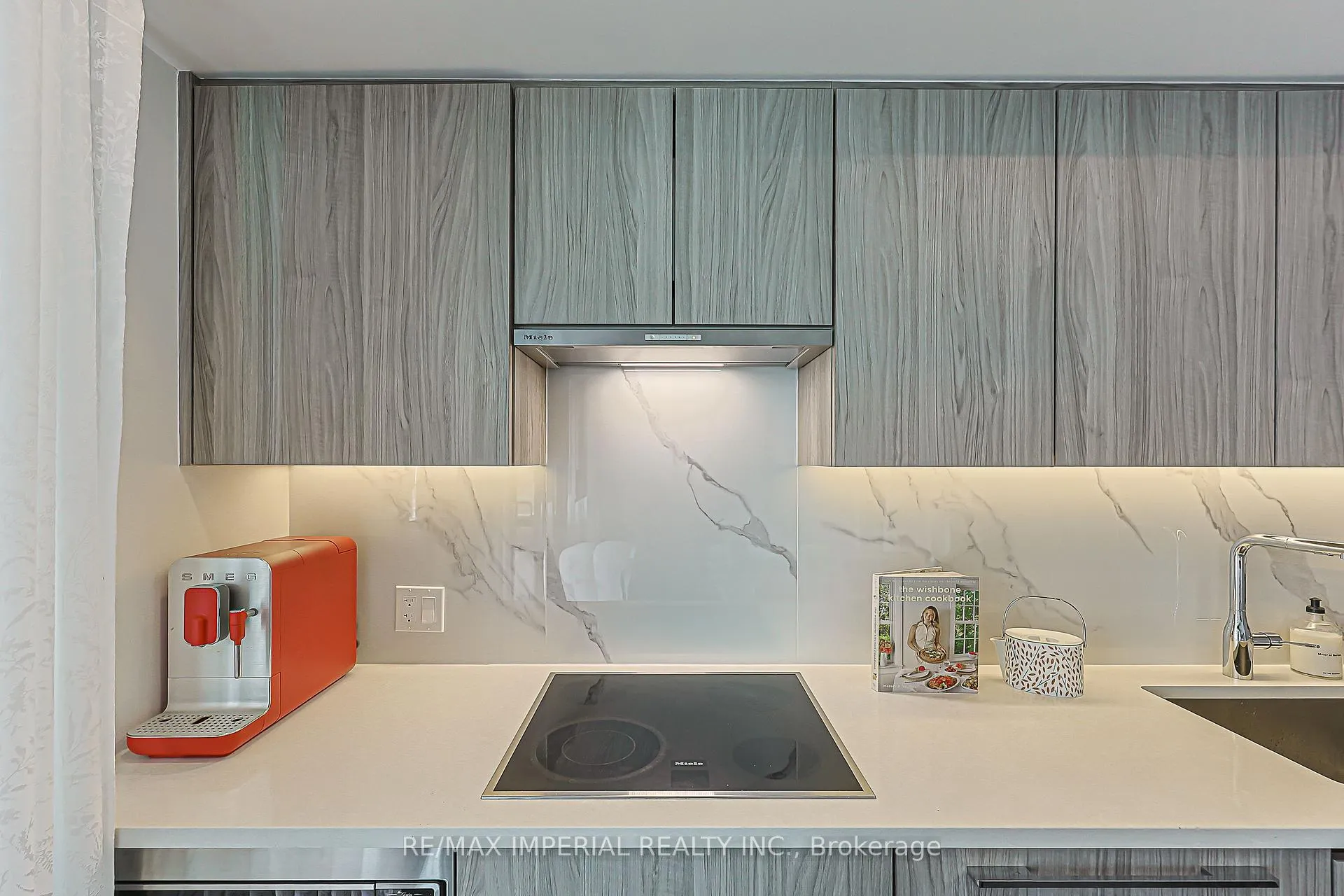 Photo 9 of Unit 3510, 1 Concord cityplace Way, Toronto, Waterfront Communities — HOMEH