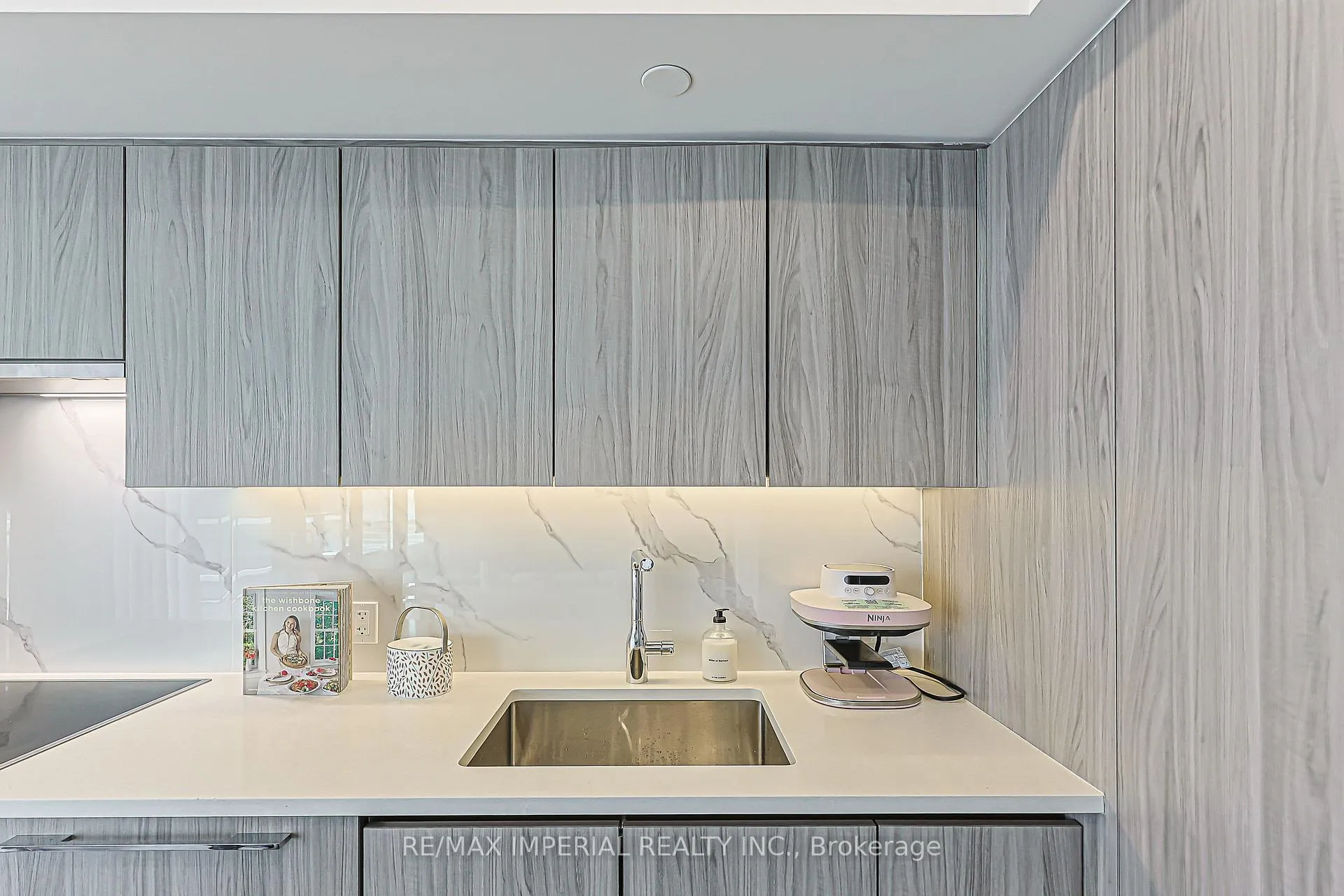Photo 10 of Unit 3510, 1 Concord cityplace Way, Toronto, Waterfront Communities — HOMEH