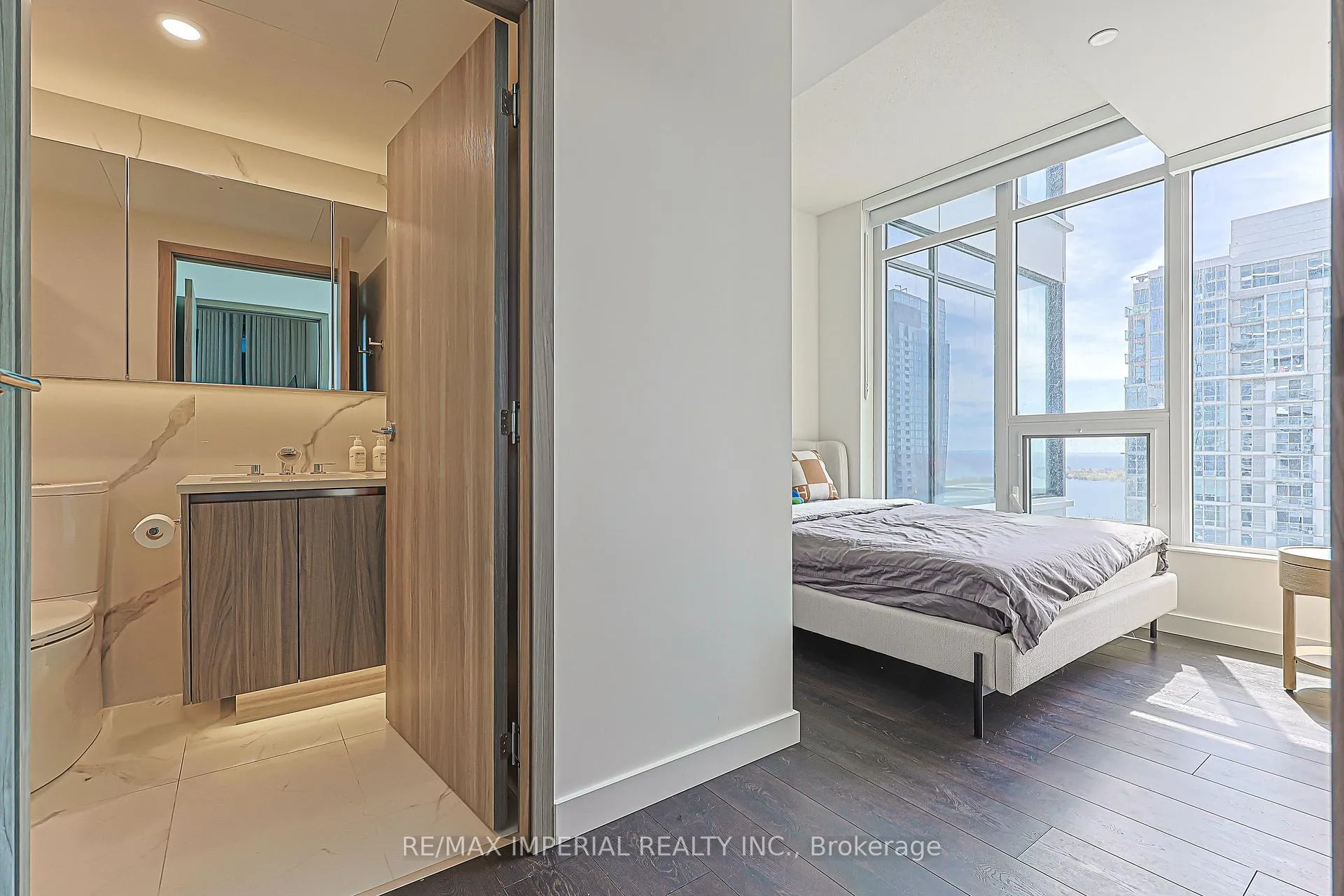 Photo 13 of Unit 3510, 1 Concord cityplace Way, Toronto, Waterfront Communities — HOMEH