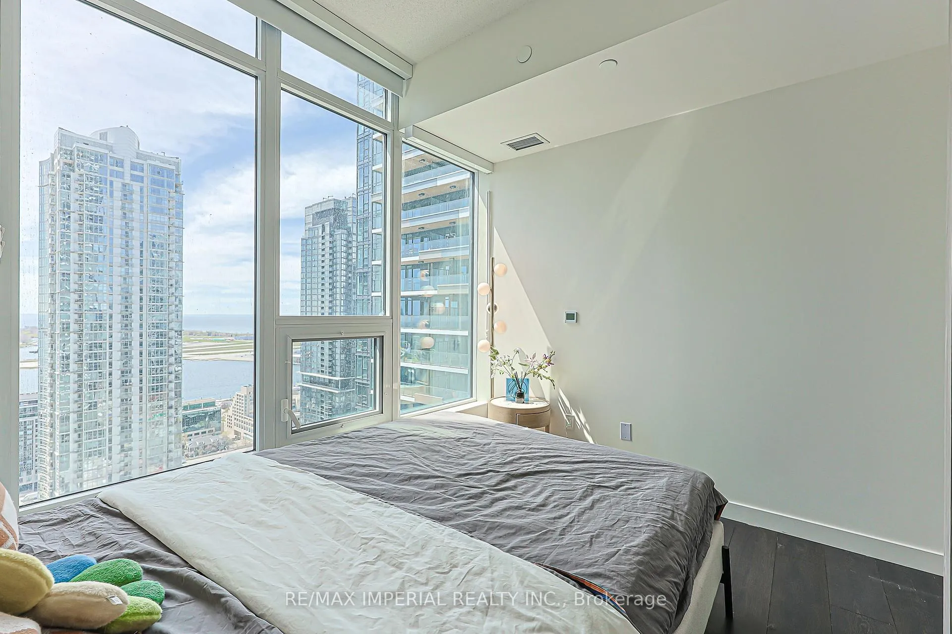 Photo 14 of Unit 3510, 1 Concord cityplace Way, Toronto, Waterfront Communities — HOMEH