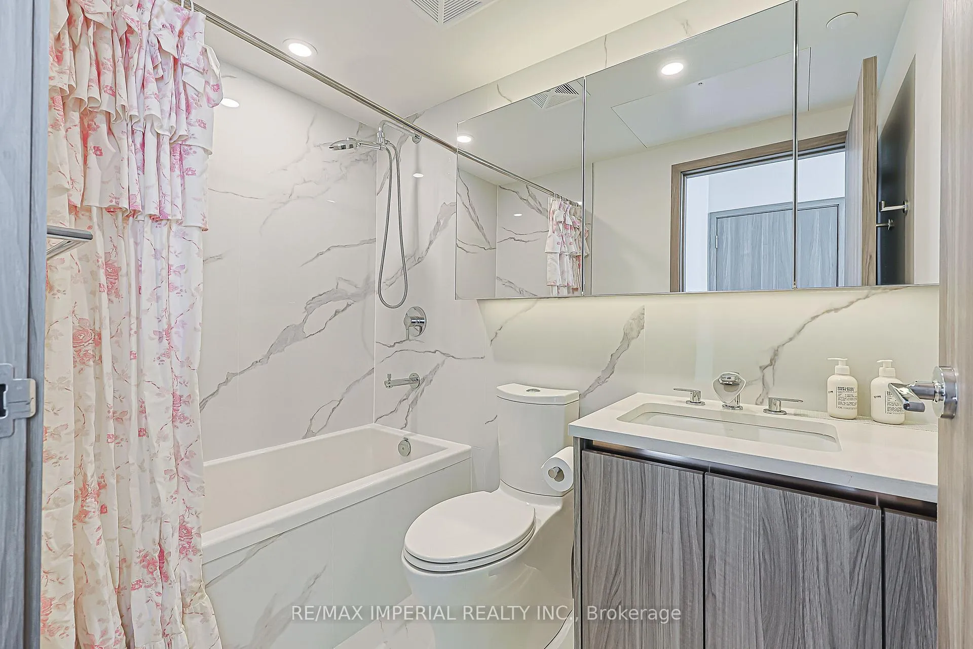 Photo 16 of Unit 3510, 1 Concord cityplace Way, Toronto, Waterfront Communities — HOMEH