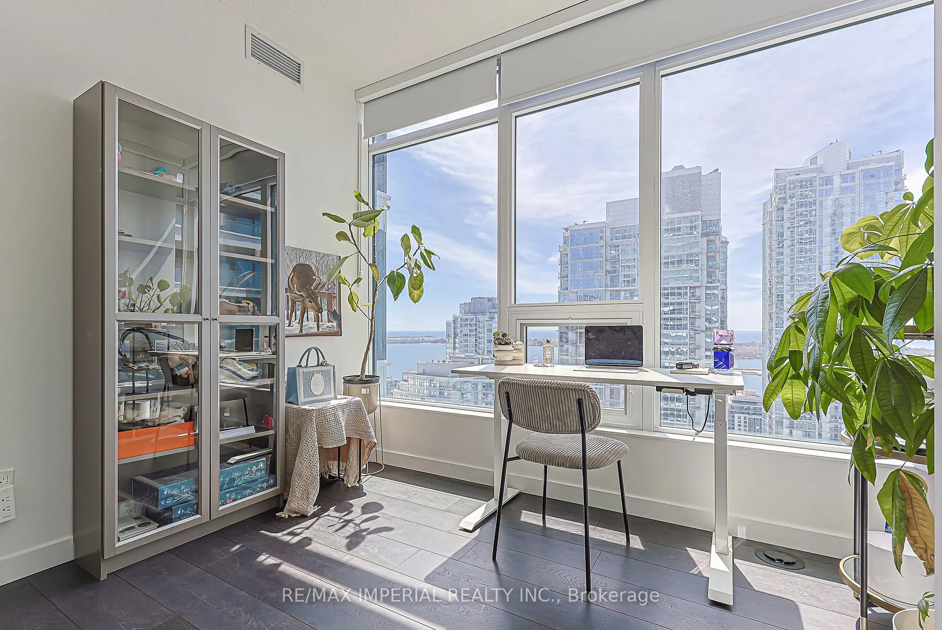 Photo 18 of Unit 3510, 1 Concord cityplace Way, Toronto, Waterfront Communities — HOMEH